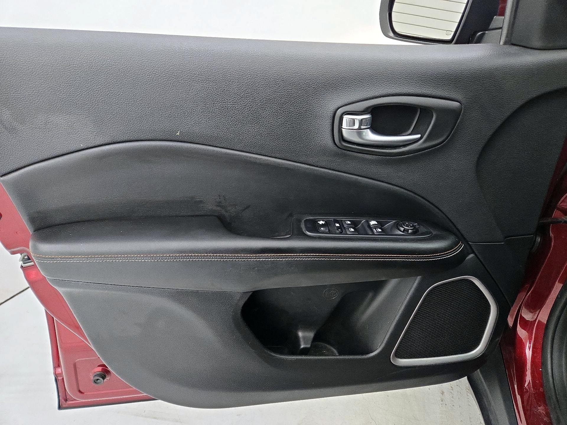 Thumbnail: 2020 Jeep Compass - 12
