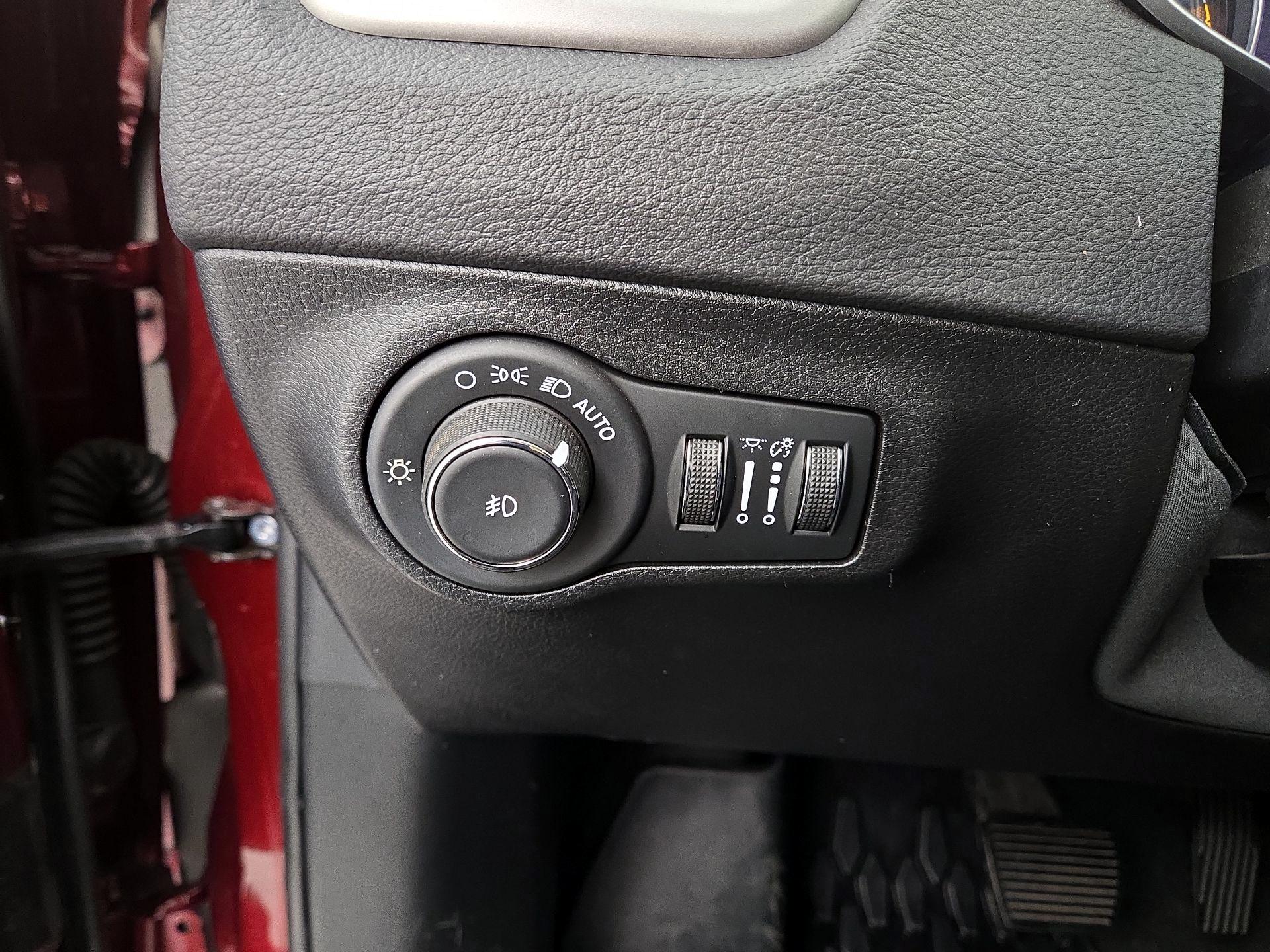 Thumbnail: 2020 Jeep Compass - 13