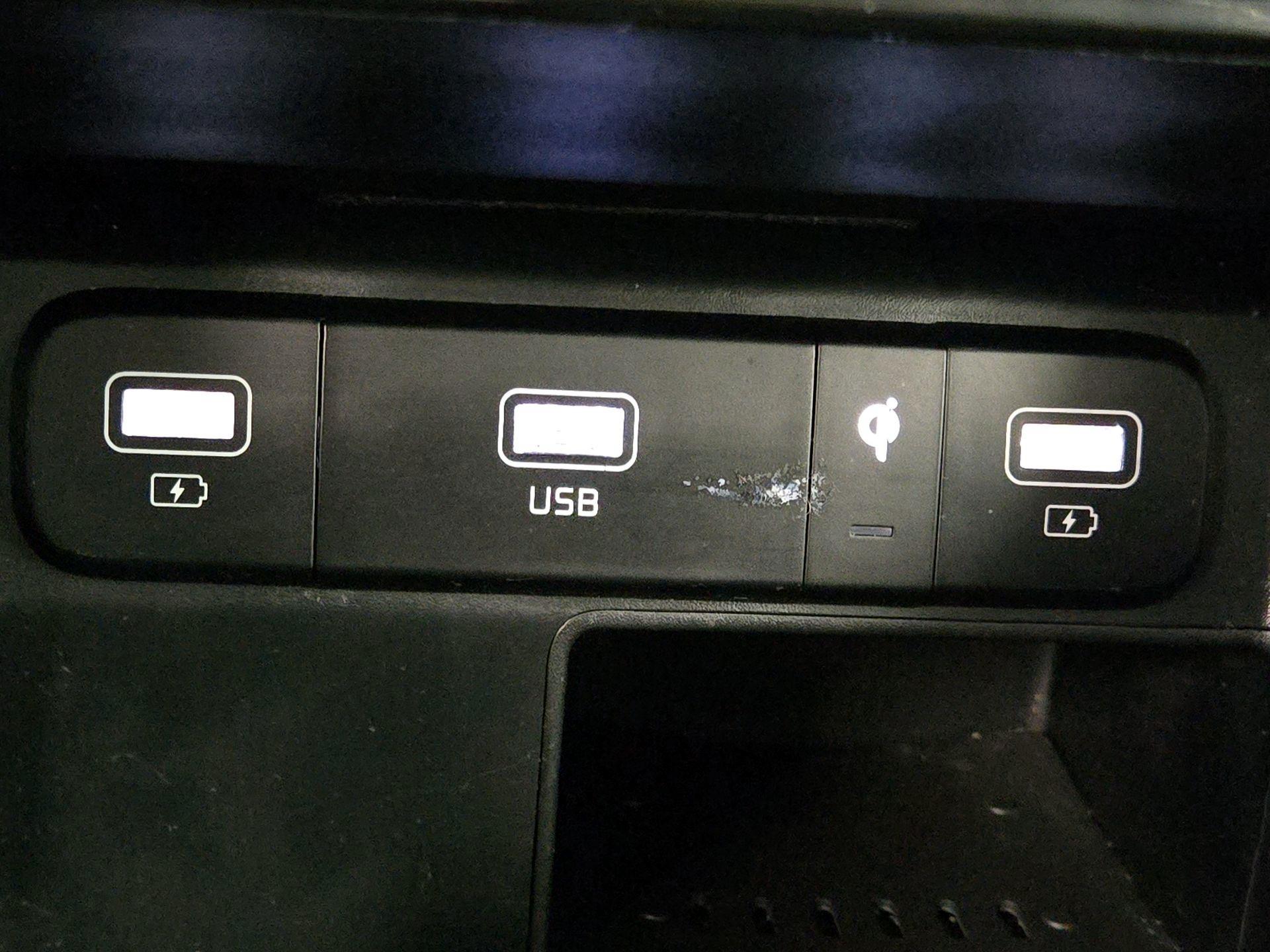 Thumbnail: 2021 Kia Sorento - 18