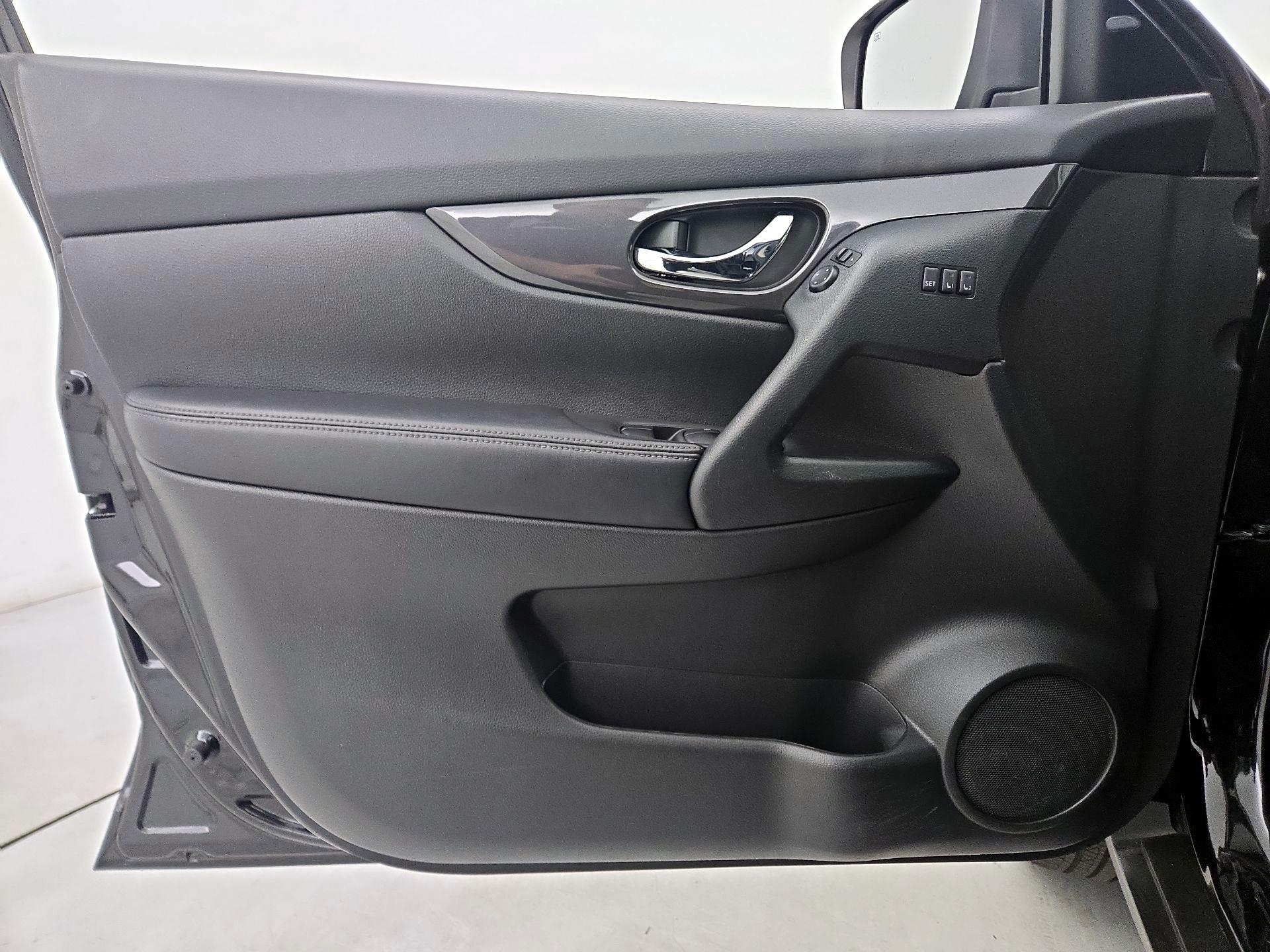 Thumbnail: 2020 Nissan Rogue - 12