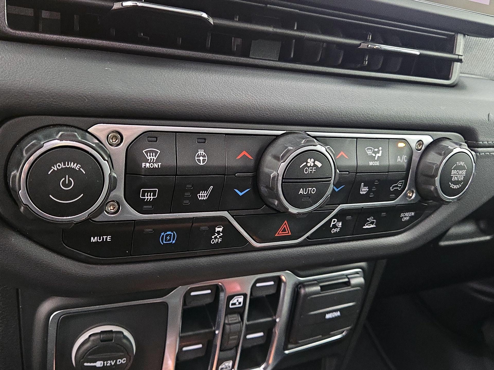 Thumbnail: 2025 Jeep Wrangler - 16