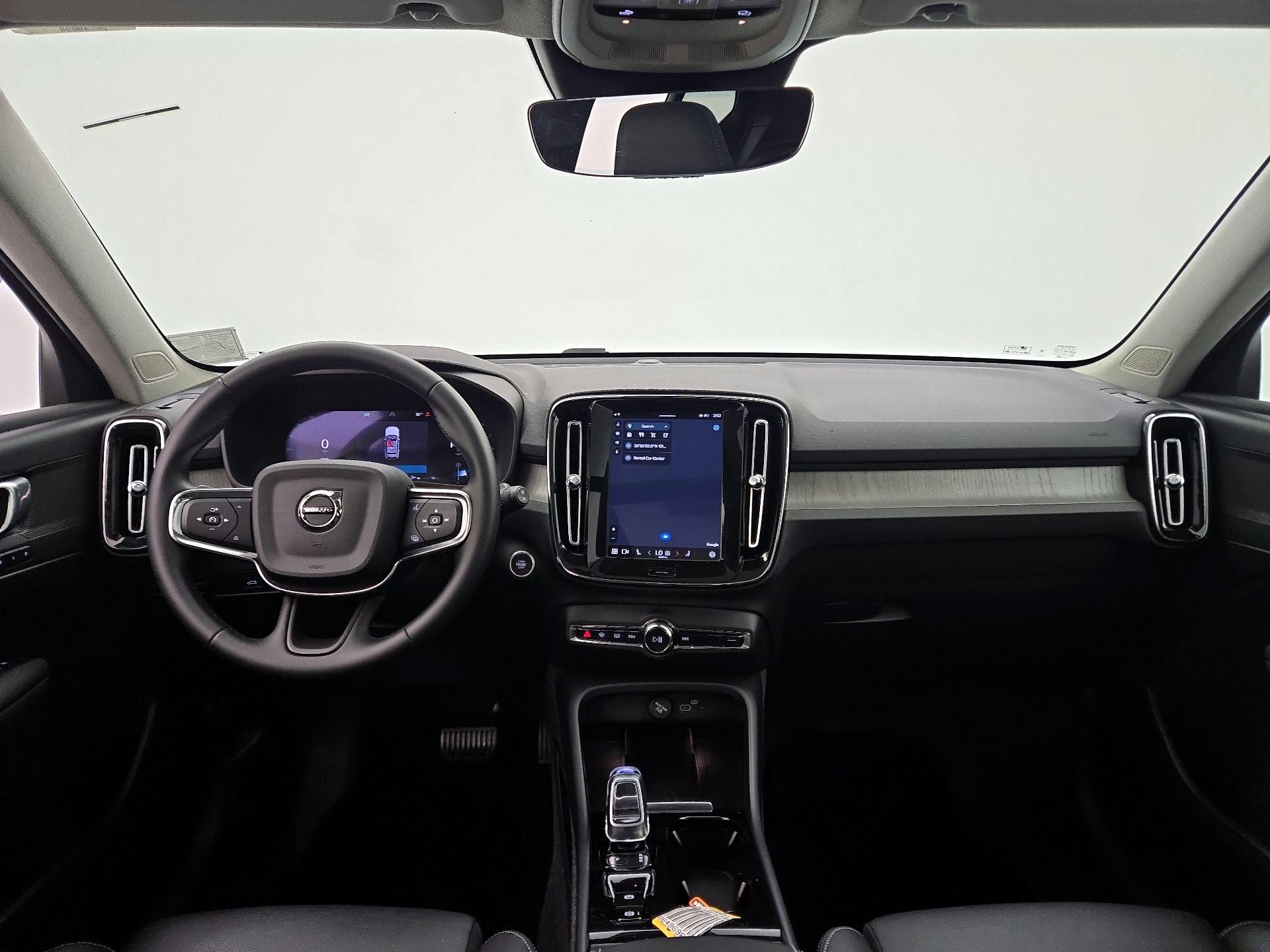 Thumbnail: 2025 Volvo XC40 - 9