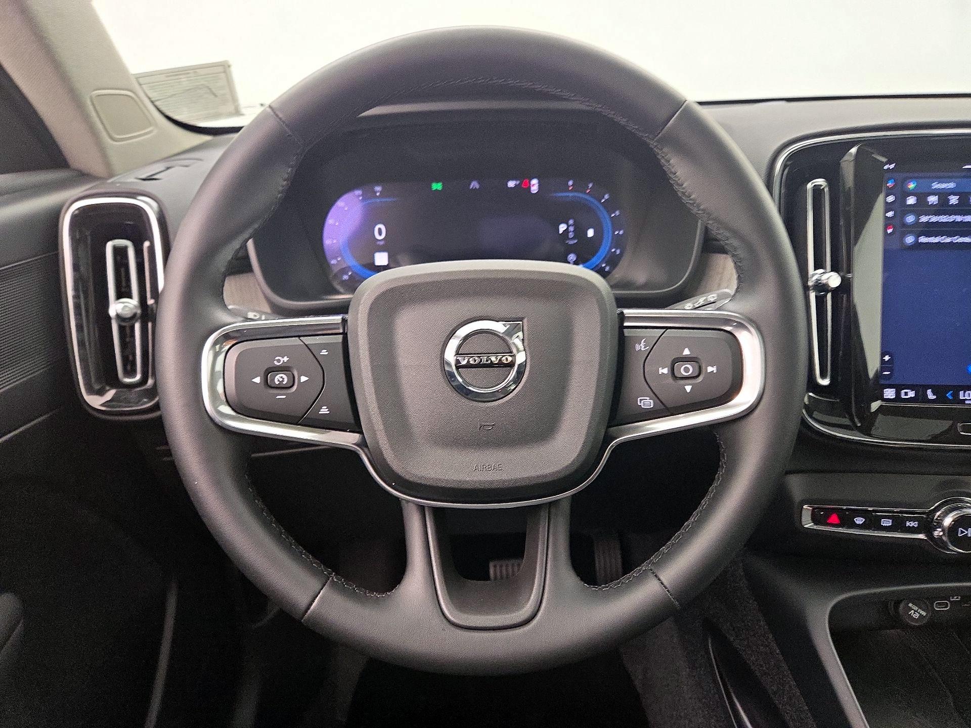 Thumbnail: 2025 Volvo XC40 - 10