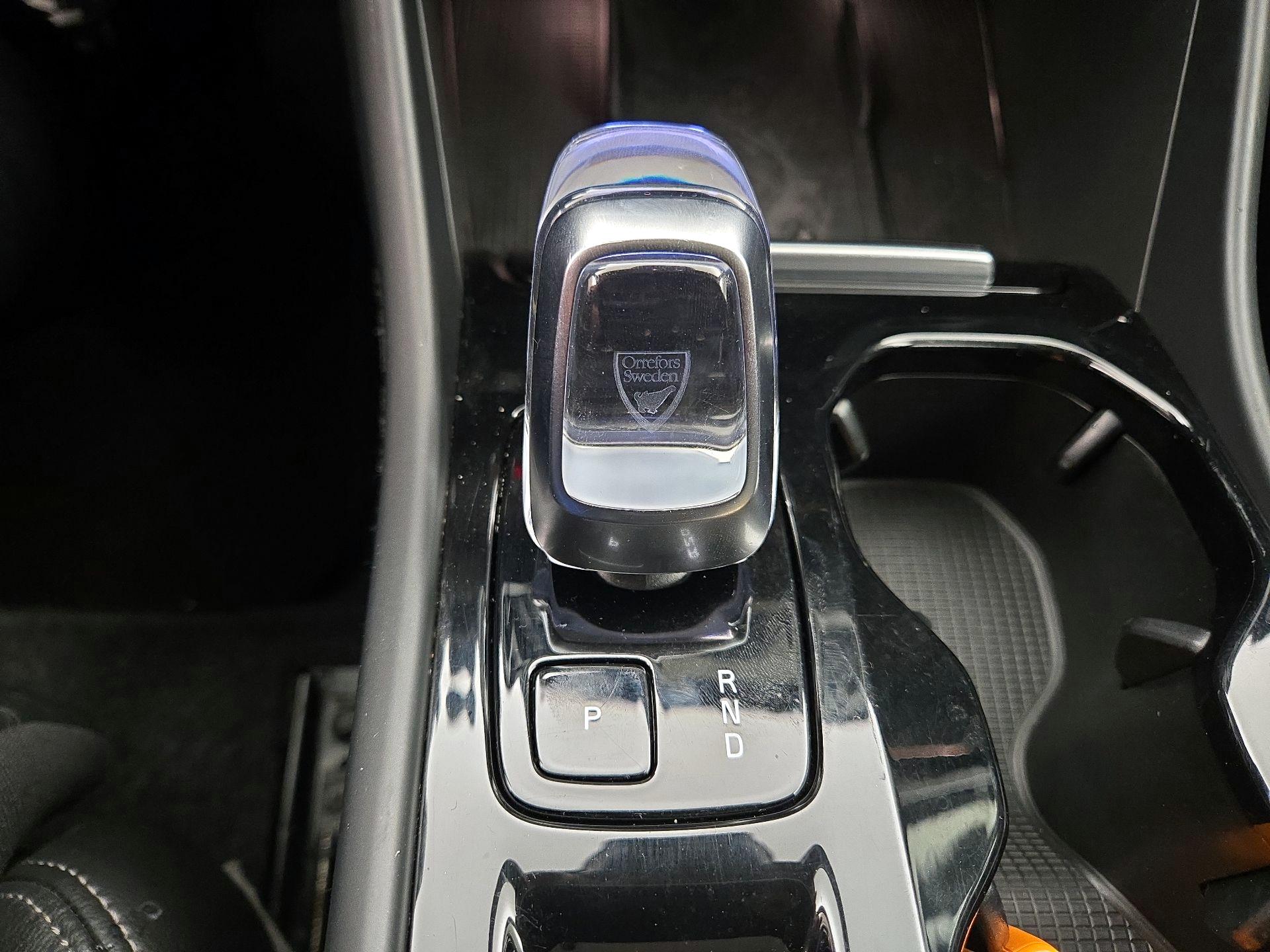 Thumbnail: 2025 Volvo XC40 - 17