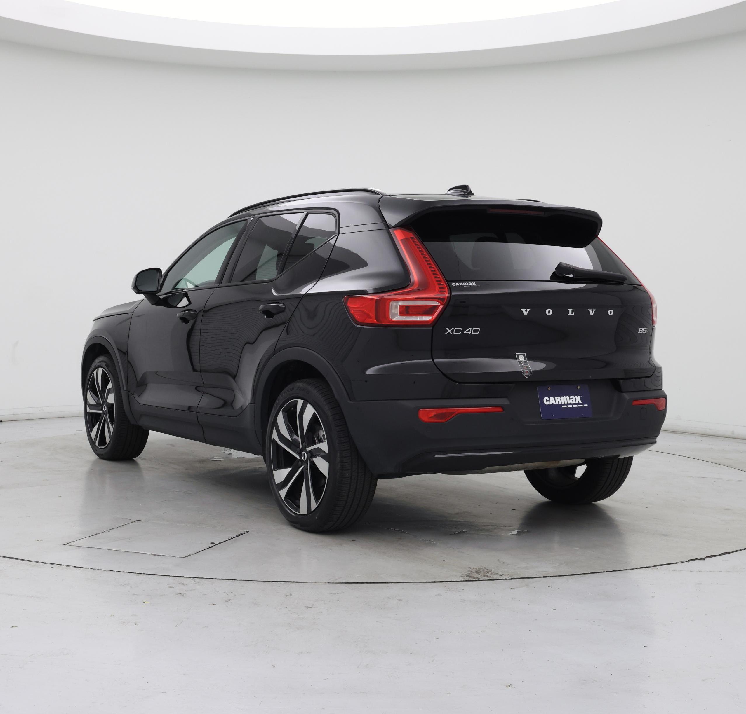 Thumbnail: 2025 Volvo XC40 - 2