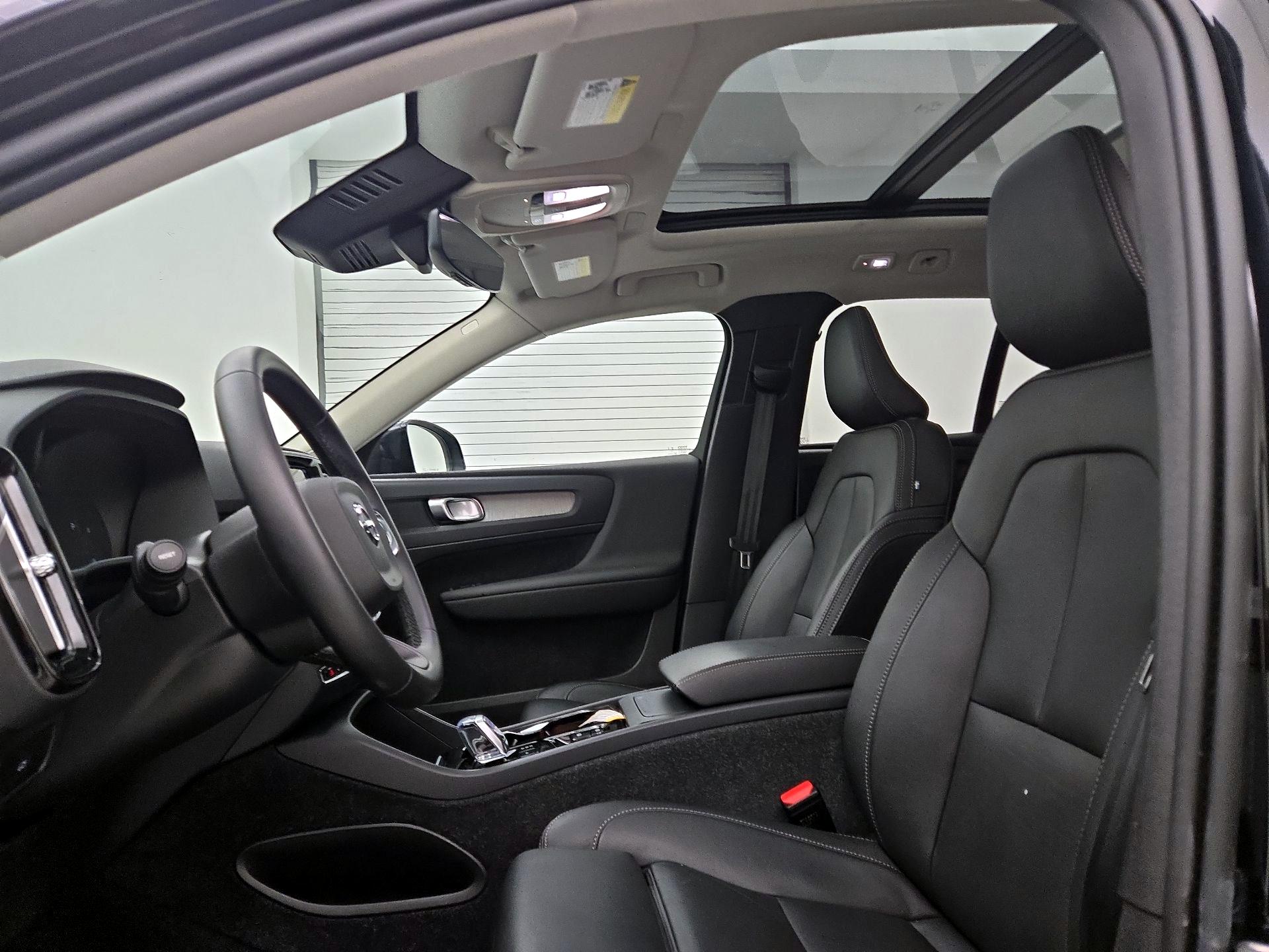 Thumbnail: 2025 Volvo XC40 - 19