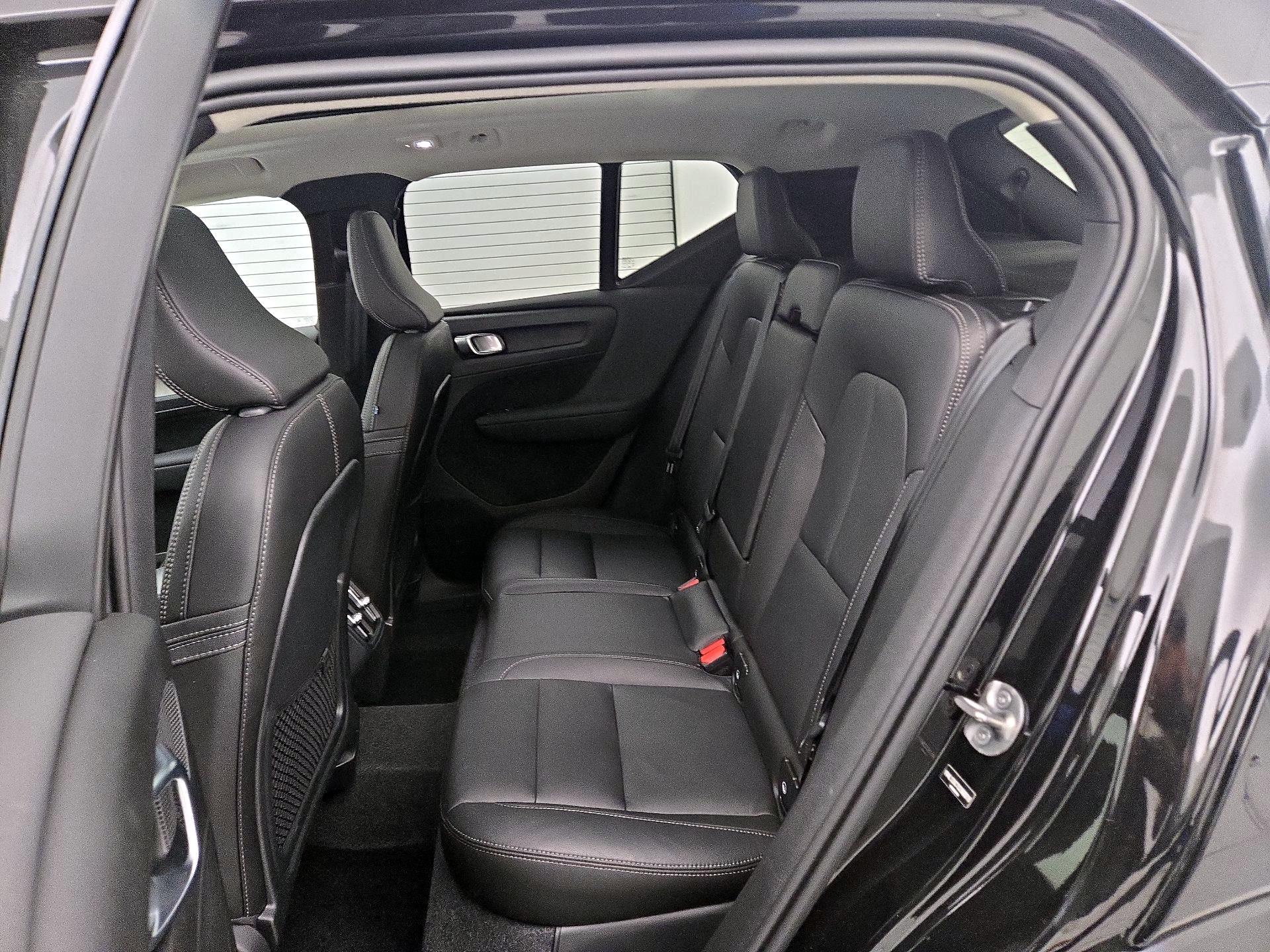 Thumbnail: 2025 Volvo XC40 - 20