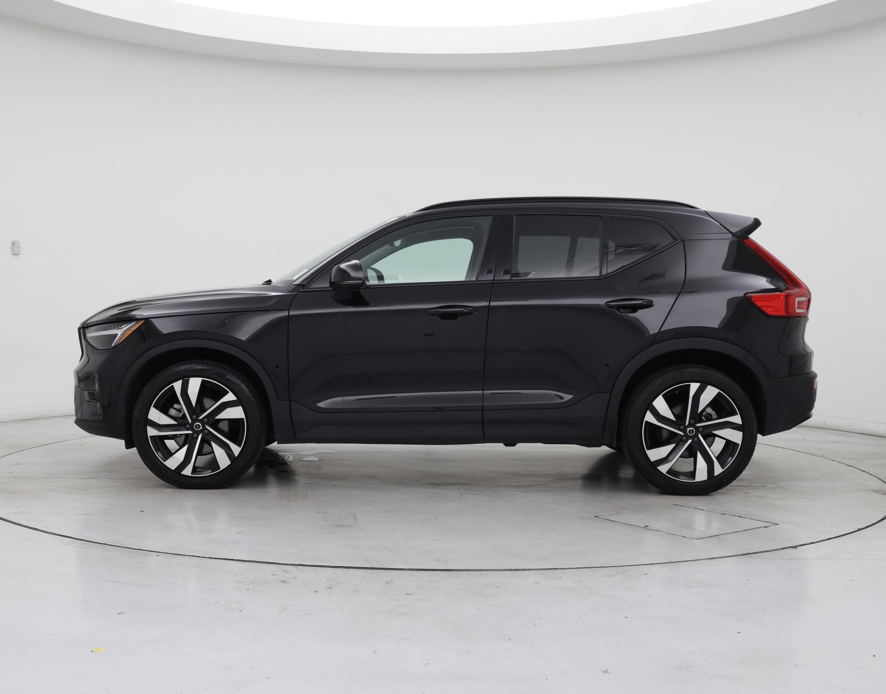 Thumbnail: 2025 Volvo XC40 - 3