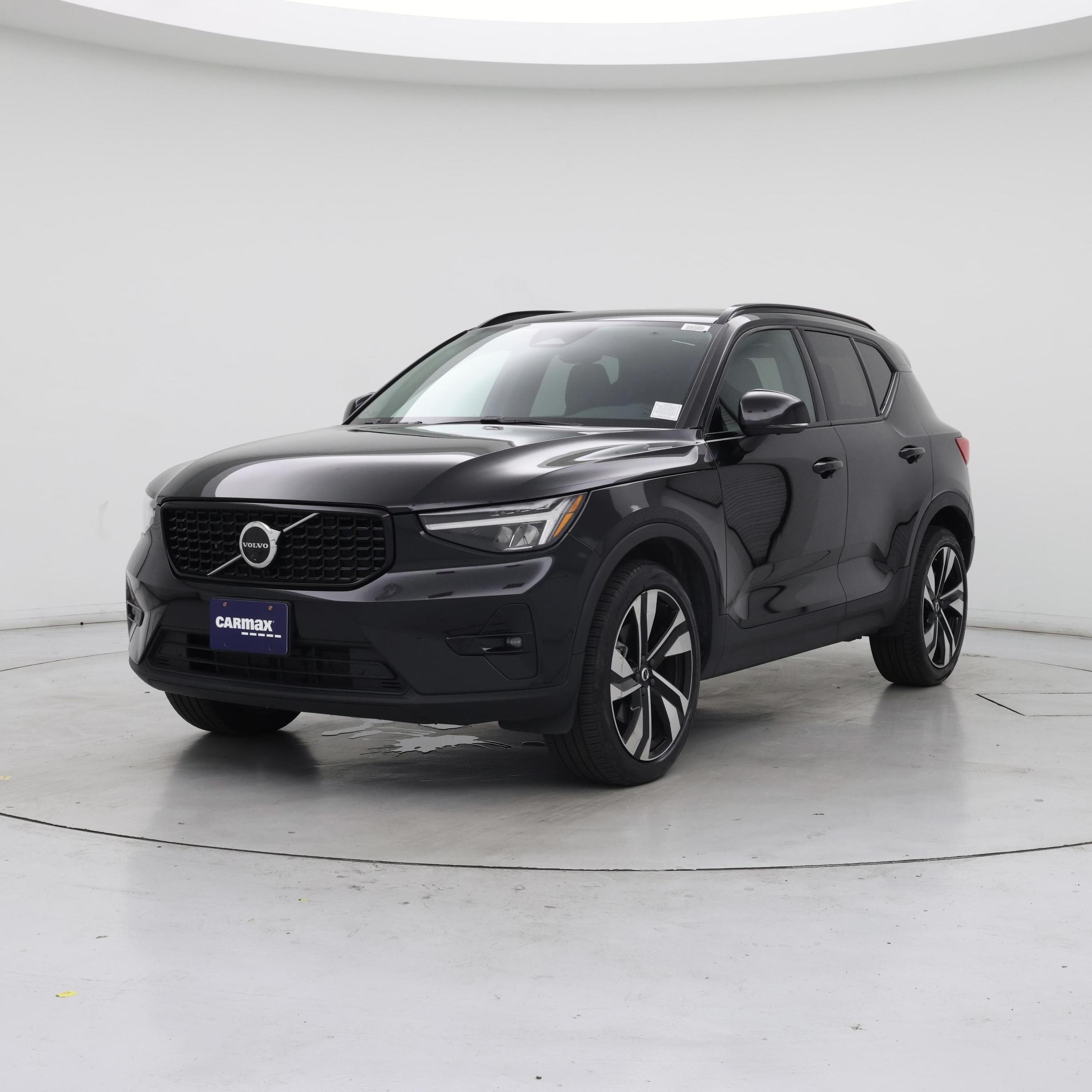 Thumbnail: 2025 Volvo XC40 - 4