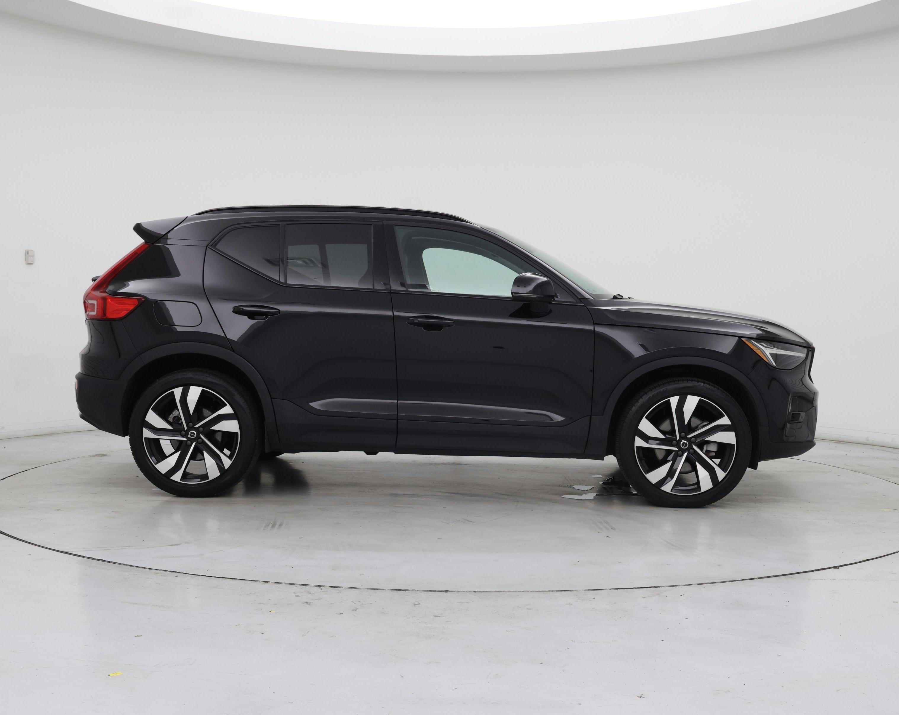 Thumbnail: 2025 Volvo XC40 - 7
