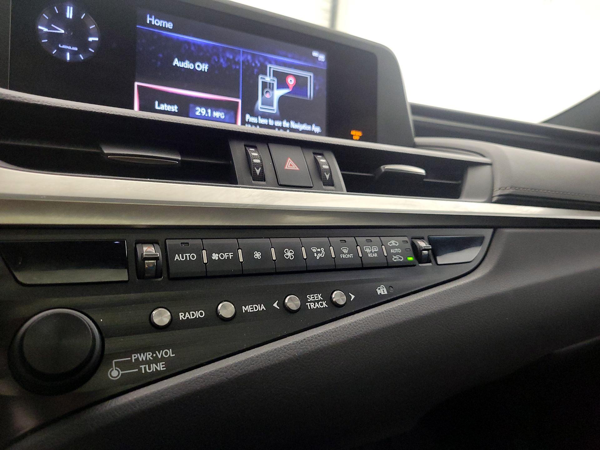 Thumbnail: 2020 Lexus ES - 16