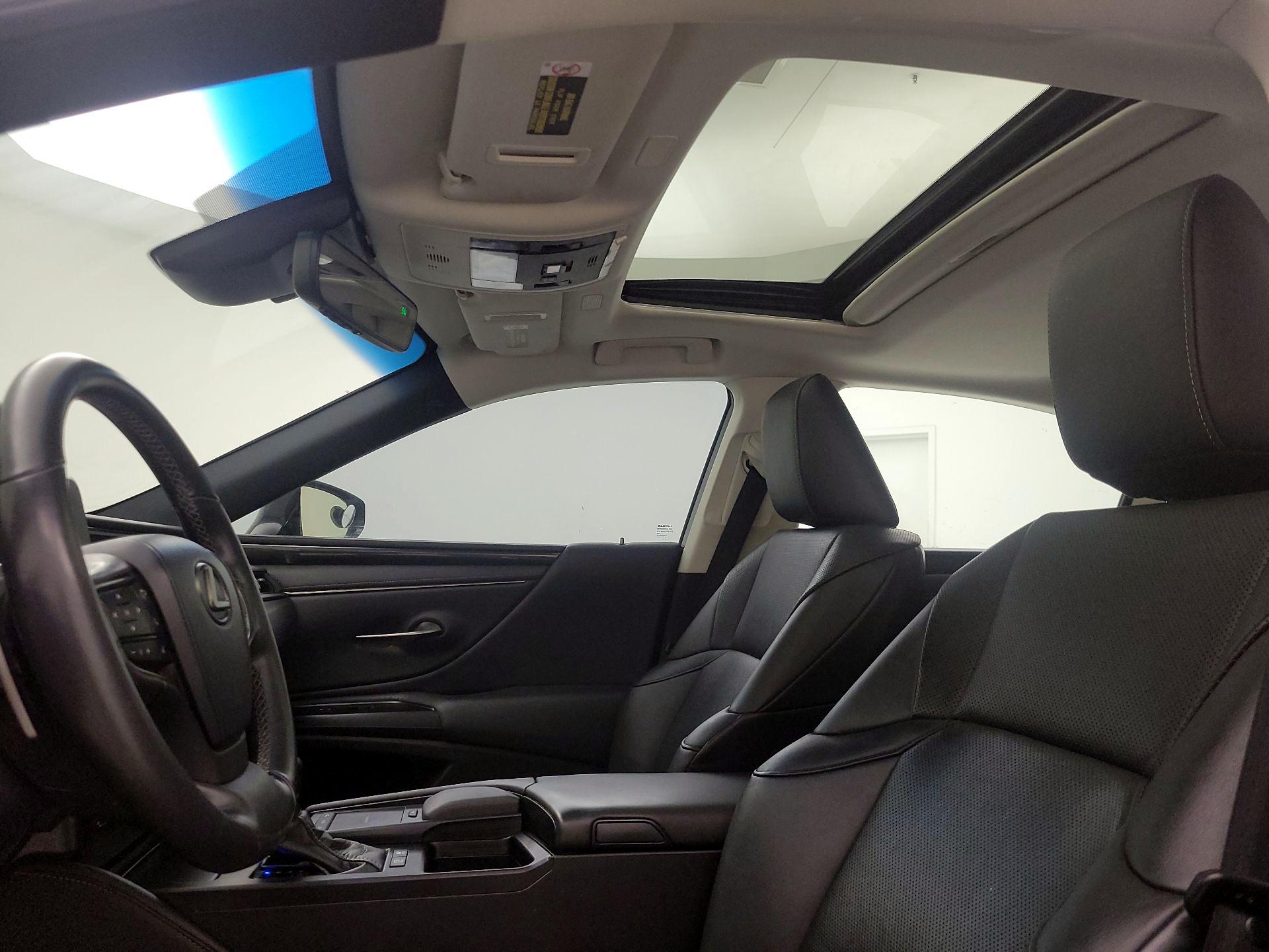 Thumbnail: 2020 Lexus ES - 19