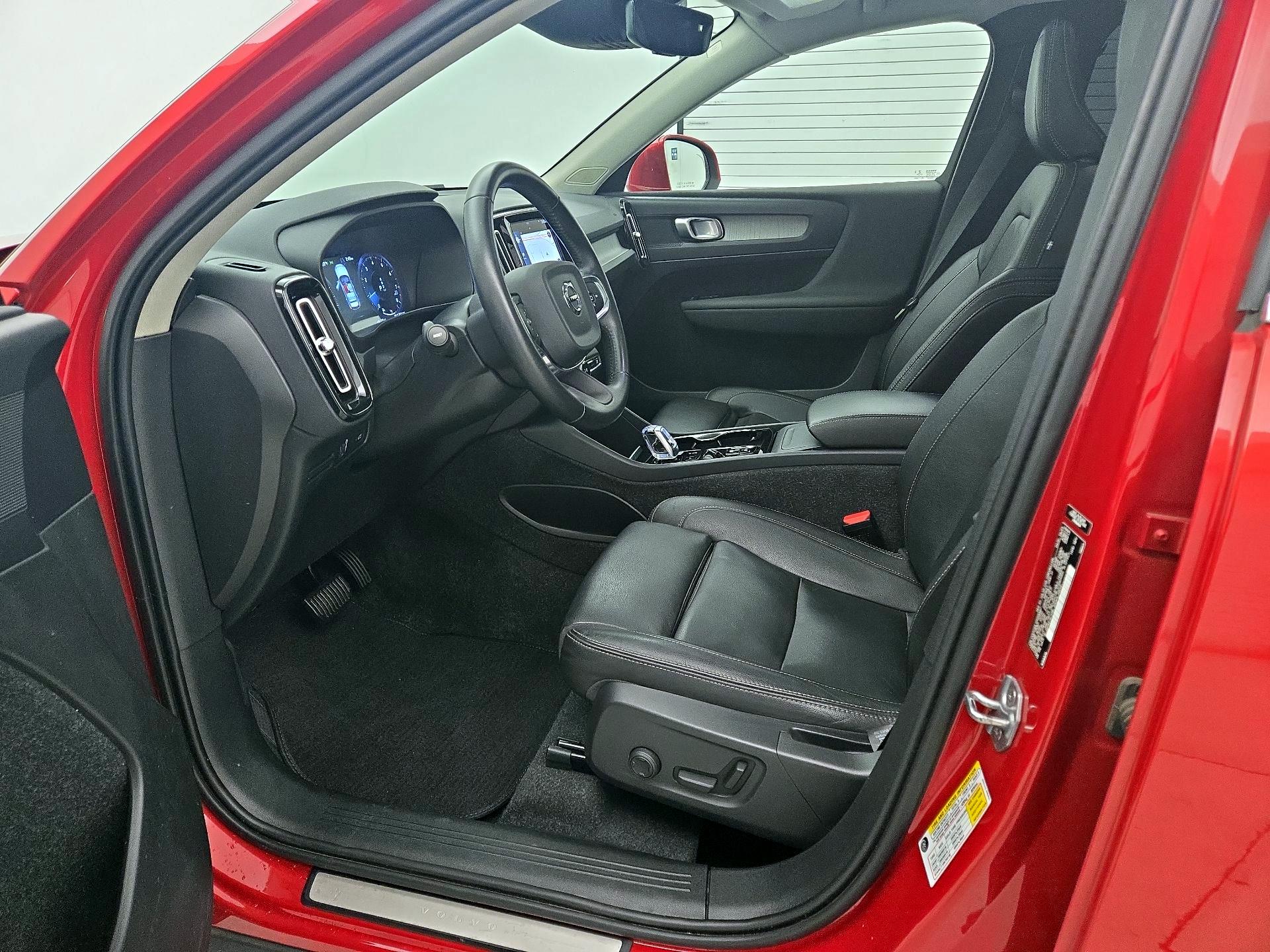 Thumbnail: 2021 Volvo XC40 - 11
