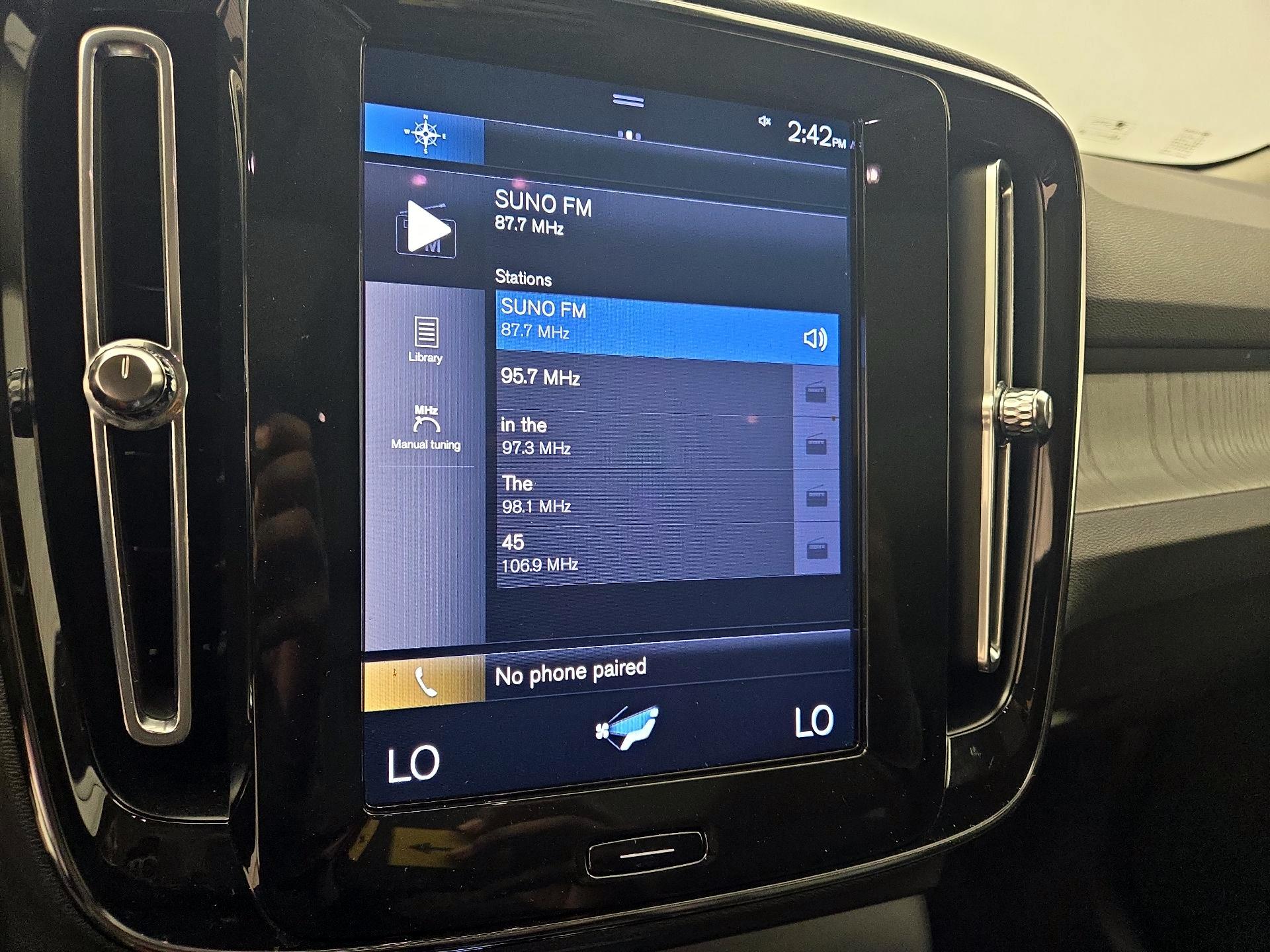 Thumbnail: 2021 Volvo XC40 - 16