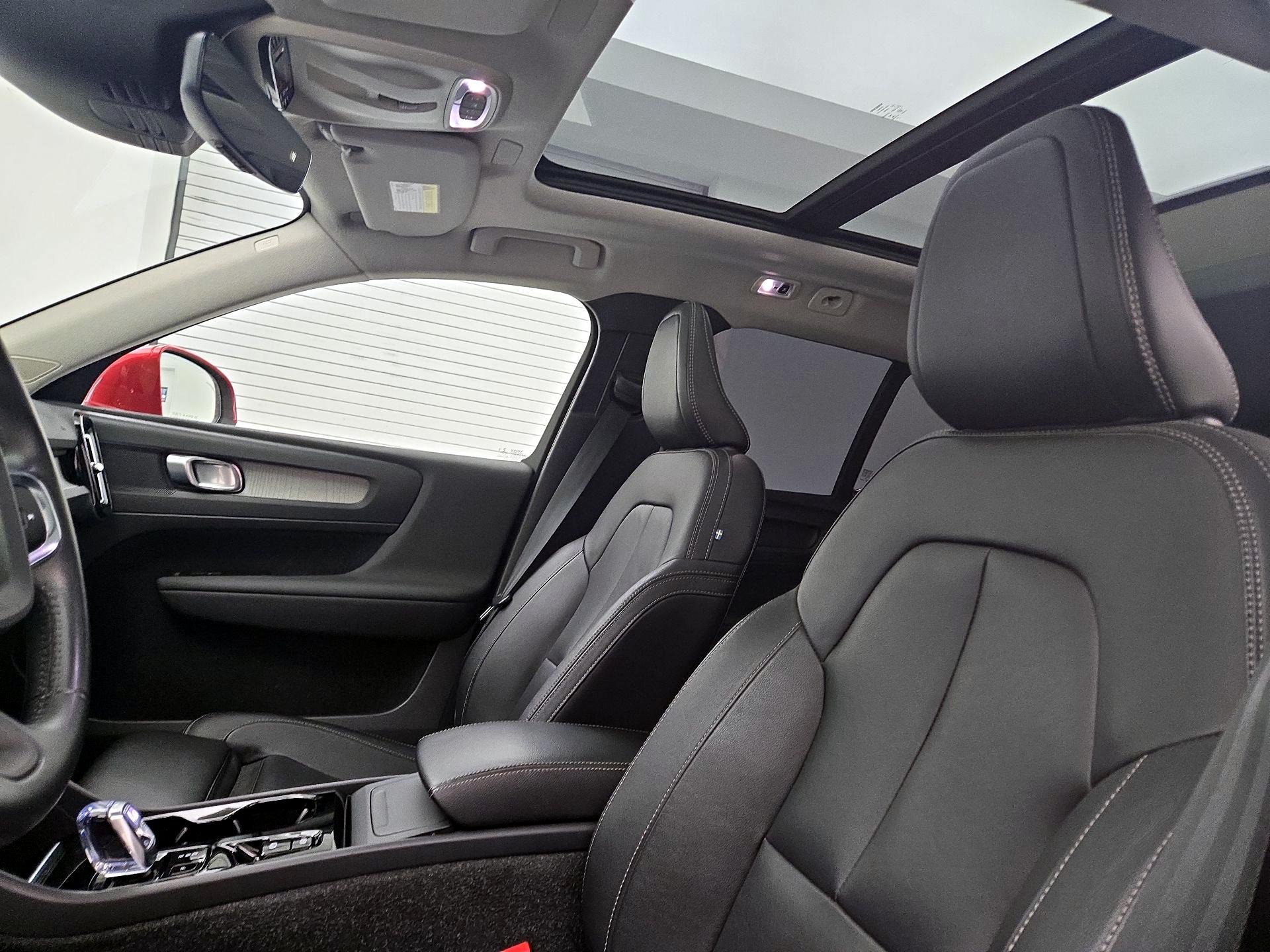 Thumbnail: 2021 Volvo XC40 - 20