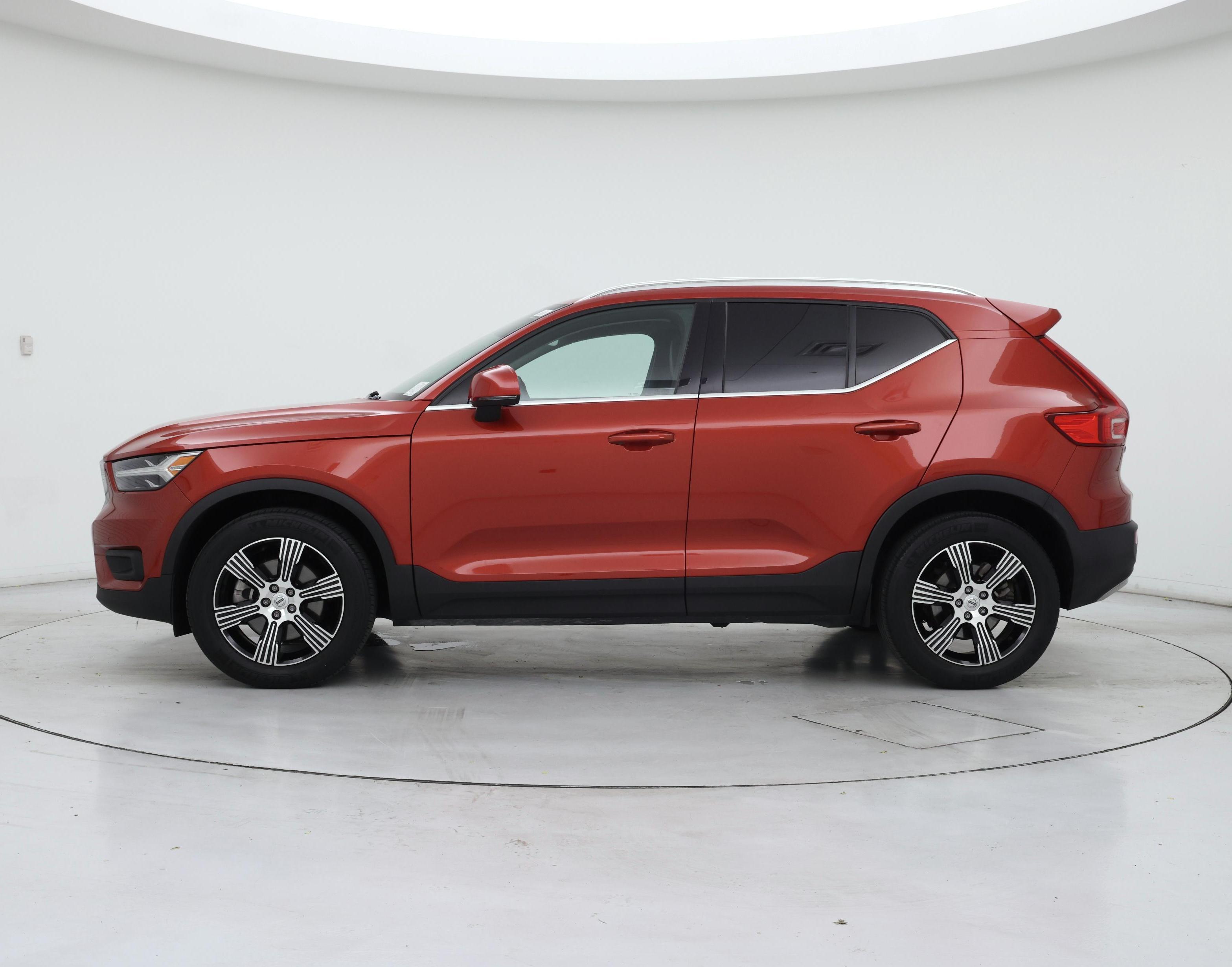 Thumbnail: 2021 Volvo XC40 - 3