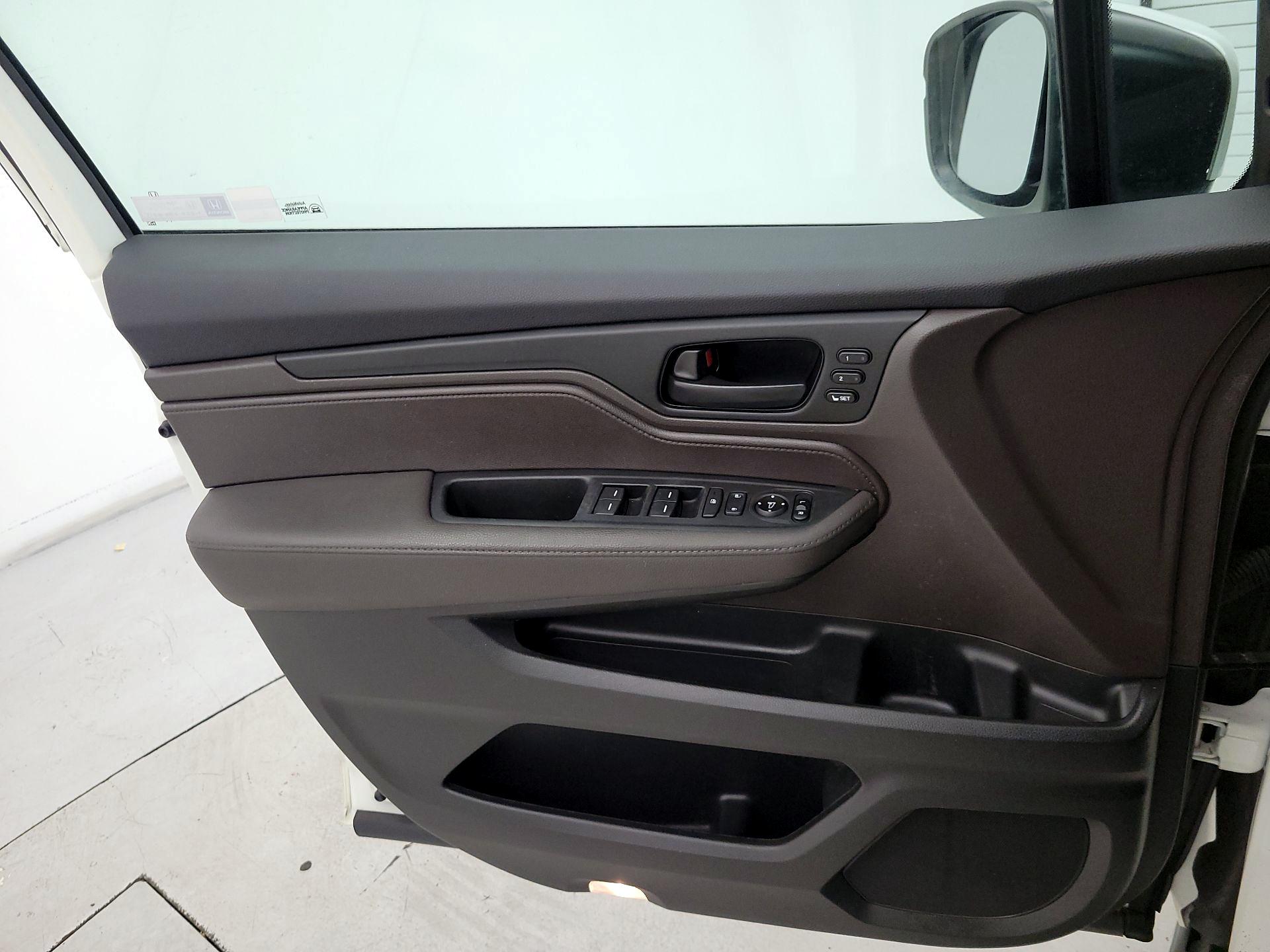 Thumbnail: 2019 Honda Odyssey - 12