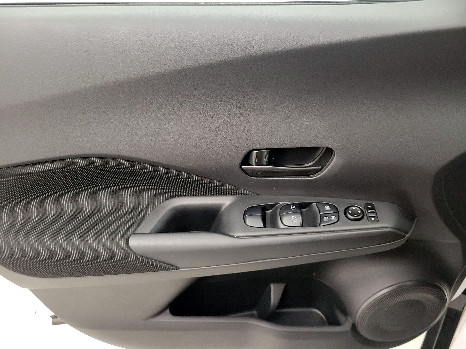 Thumbnail: 2021 Nissan Kicks - 12