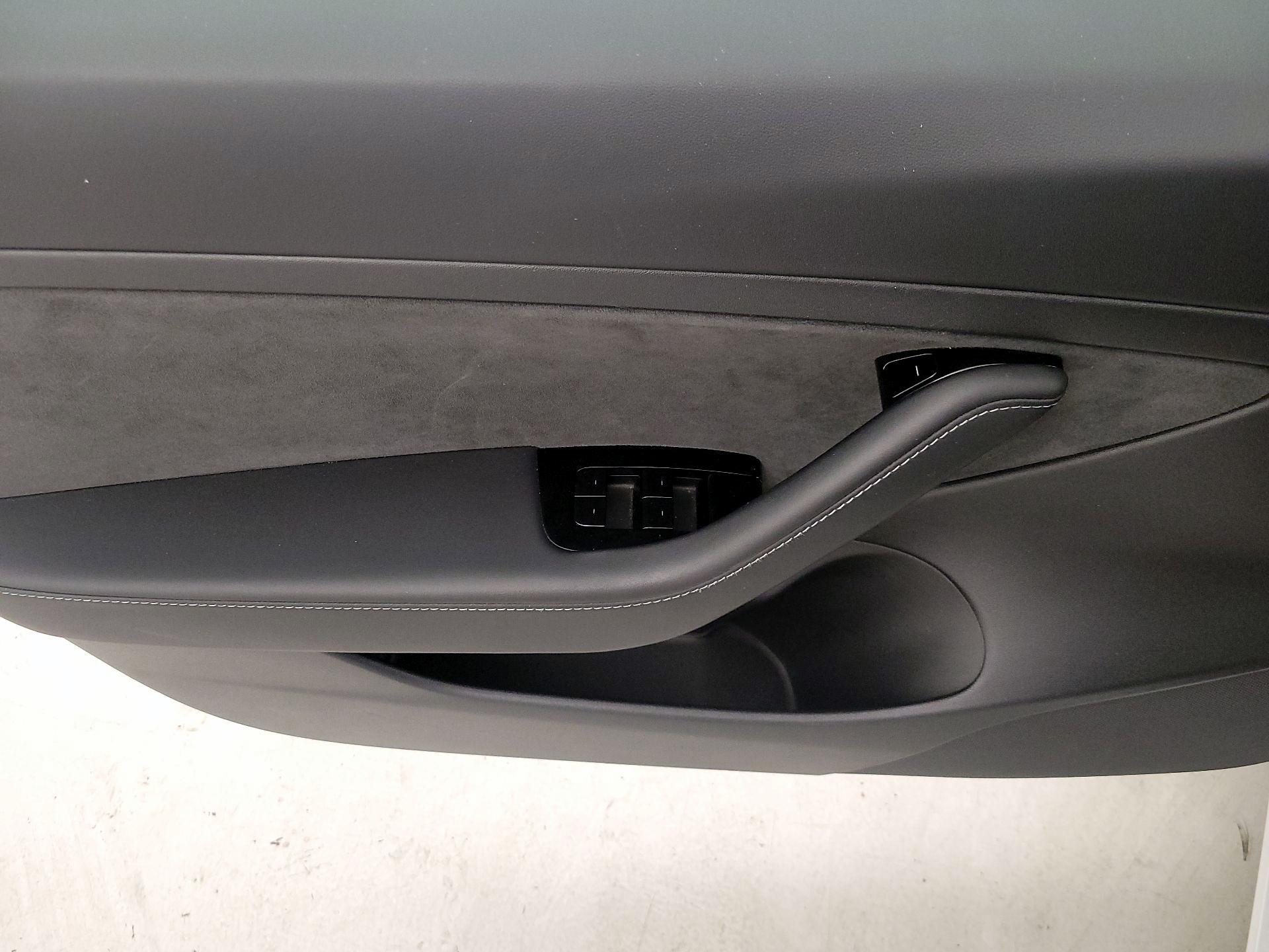 Thumbnail: 2020 Tesla Model 3 - 12