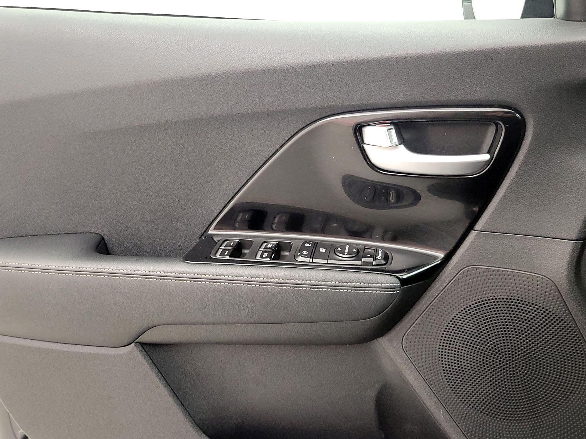 Thumbnail: 2018 Kia Niro - 12