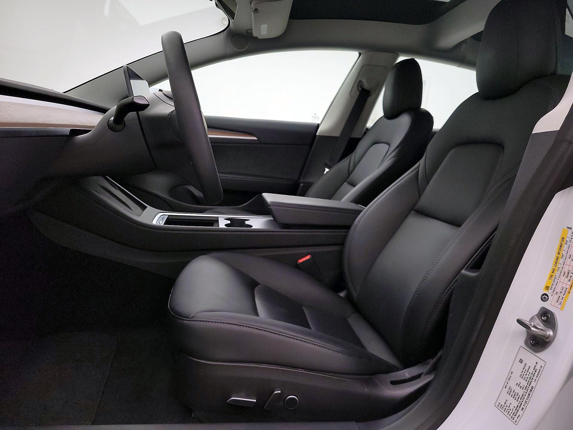 Thumbnail: 2022 Tesla Model 3 - 11