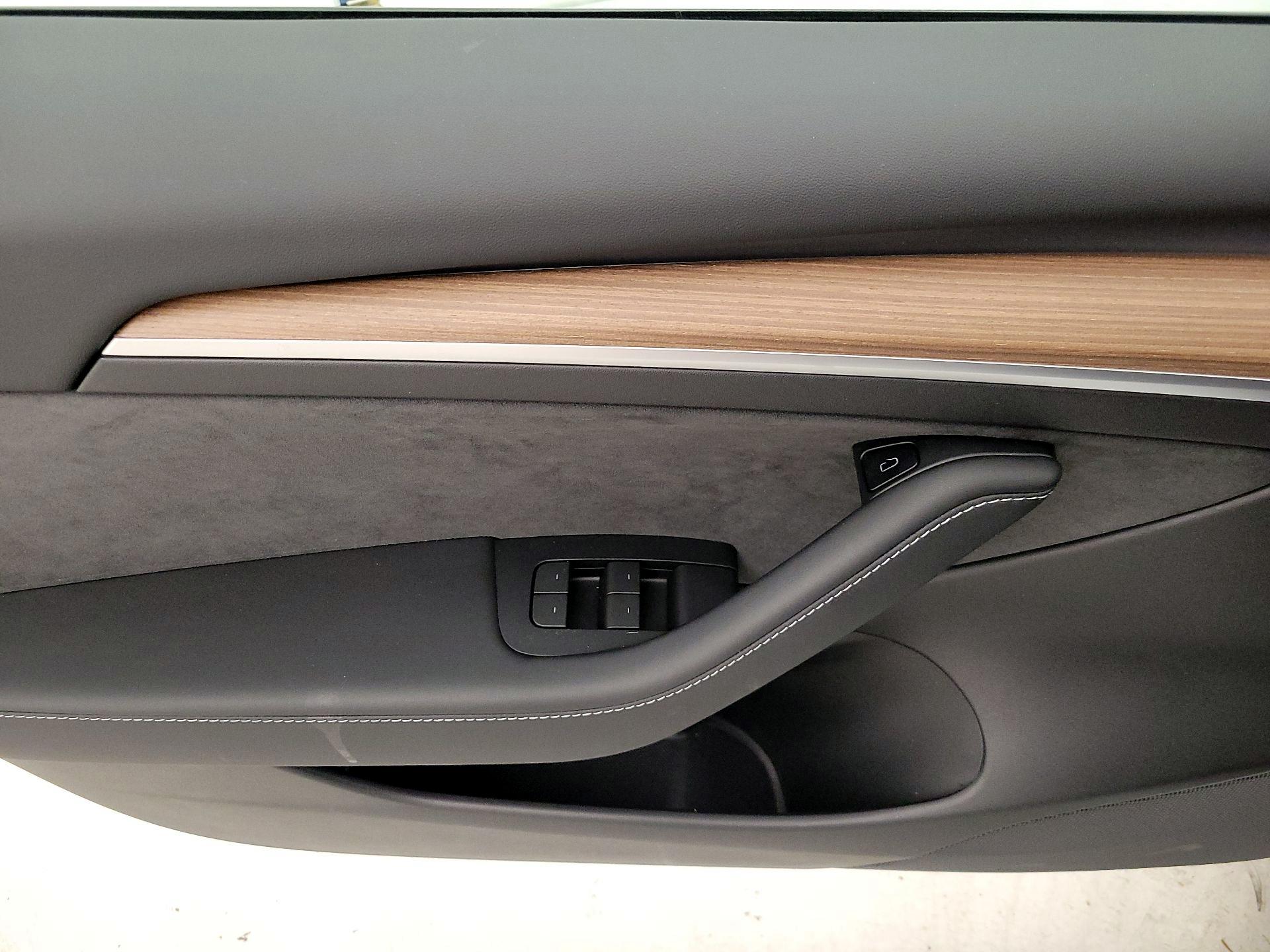 Thumbnail: 2022 Tesla Model 3 - 12