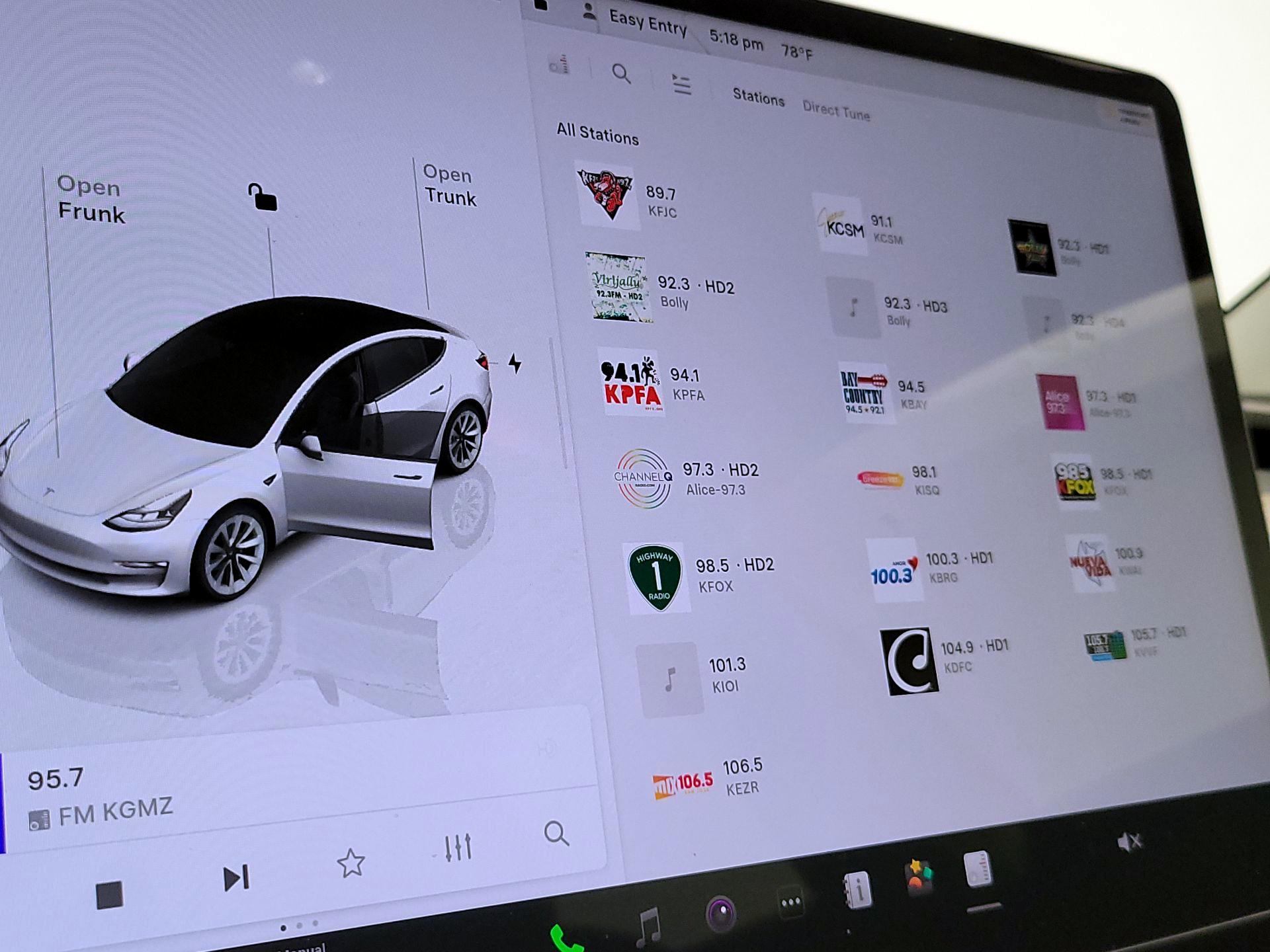 Thumbnail: 2022 Tesla Model 3 - 15