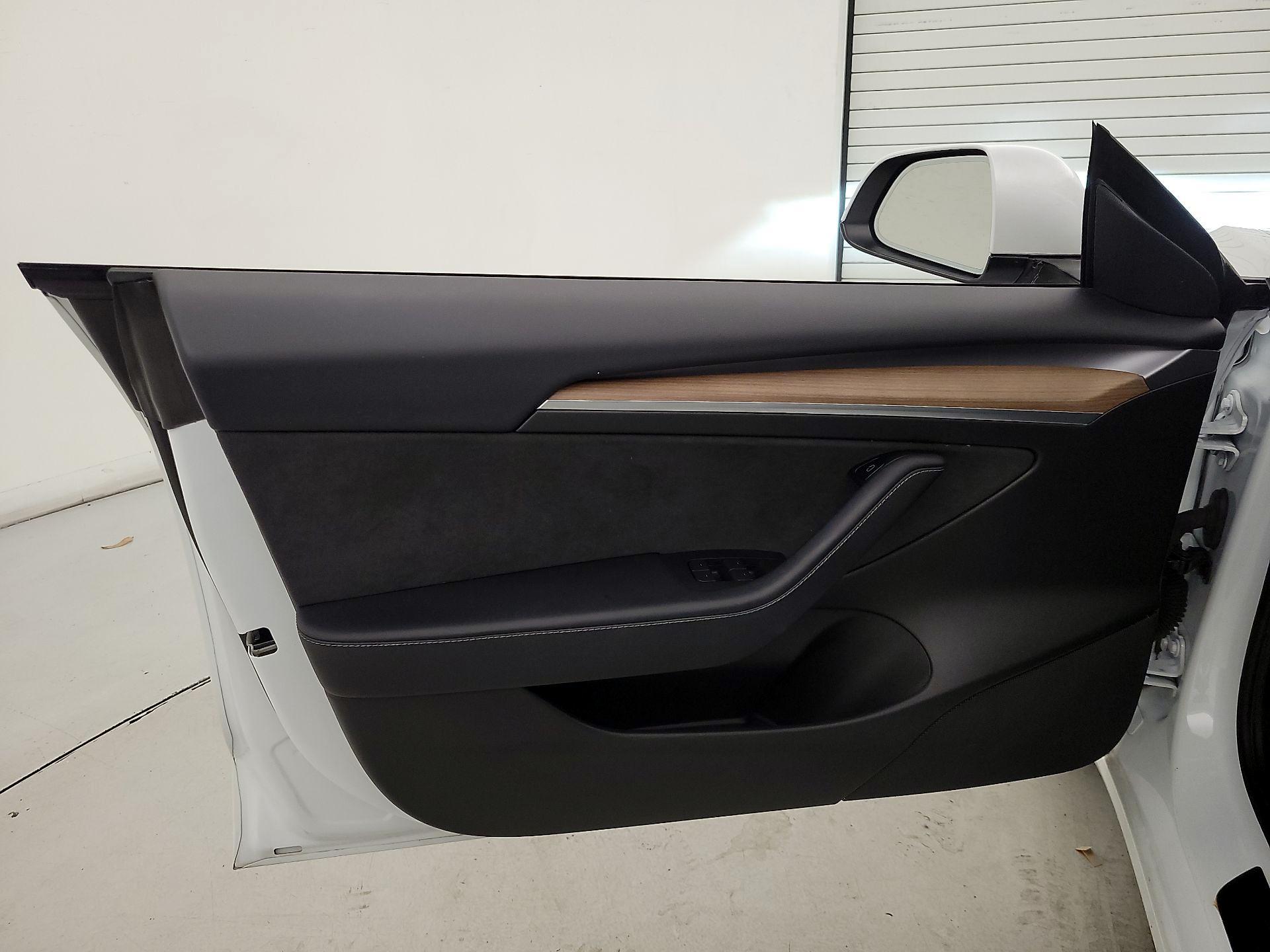 Thumbnail: 2022 Tesla Model 3 - 12