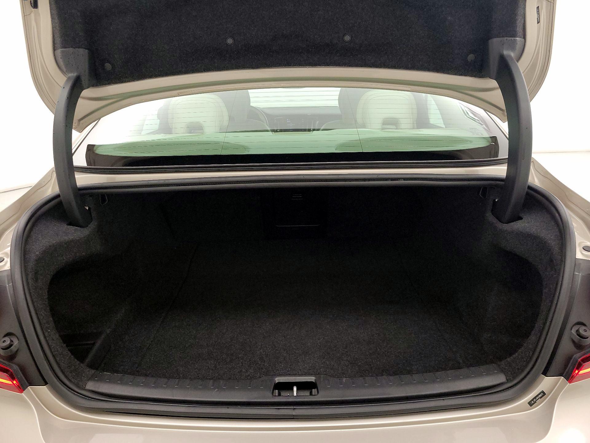 Thumbnail: 2024 Volvo S60 - 20