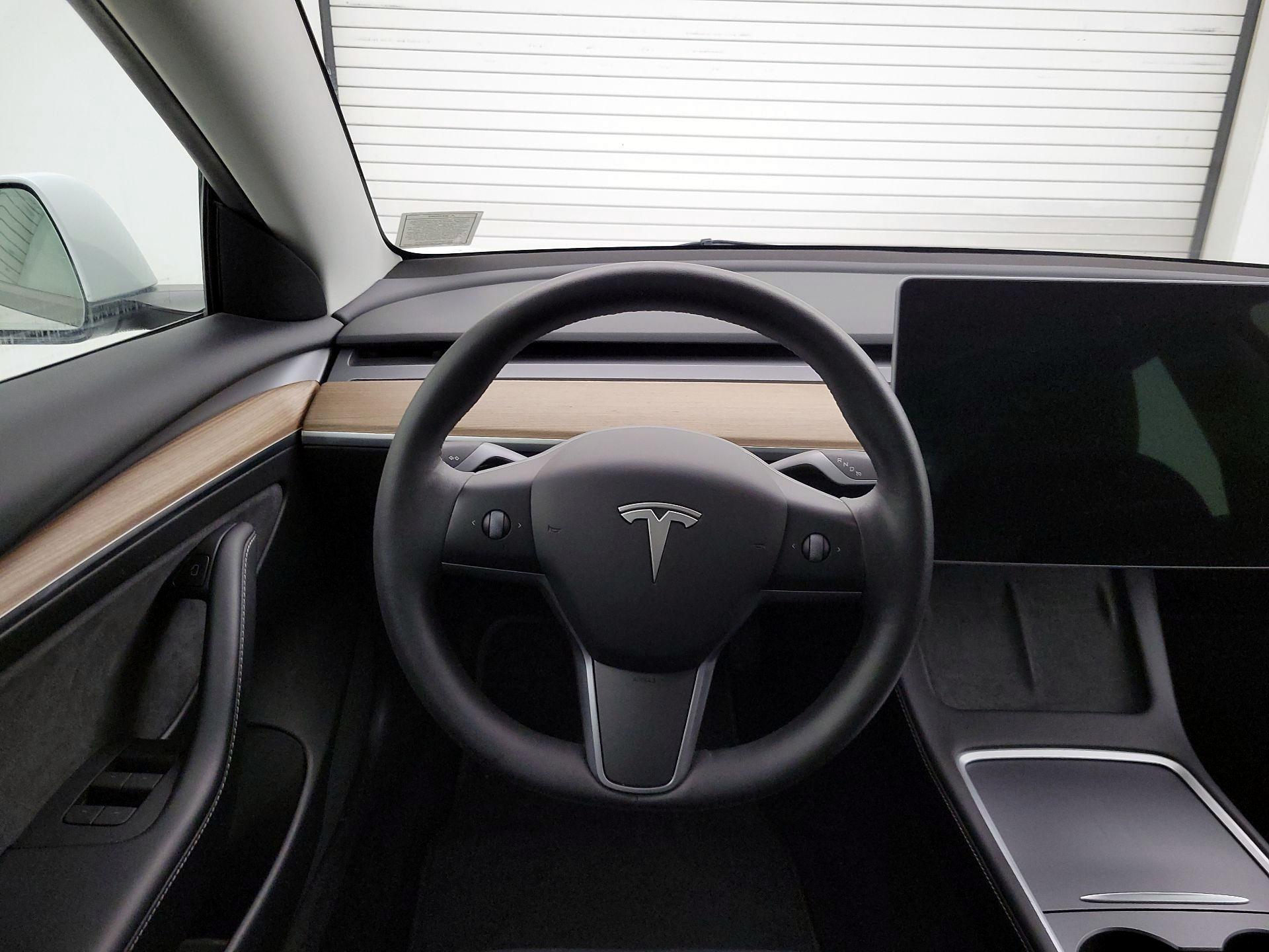 Thumbnail: 2023 Tesla Model 3 - 10