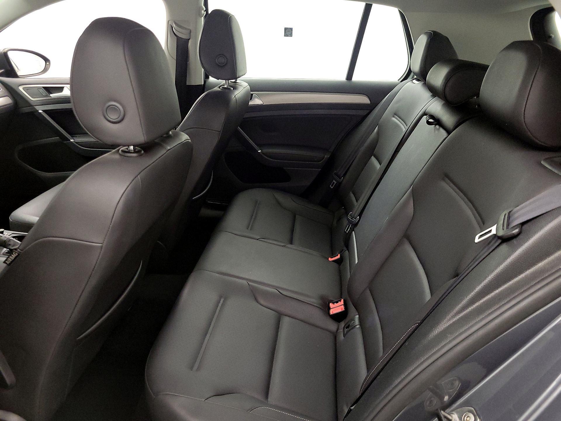 Thumbnail: 2015 Volkswagen Golf - 17