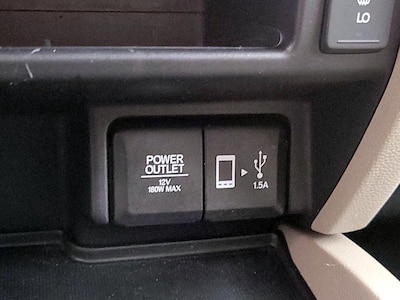 USB/AUX Ports