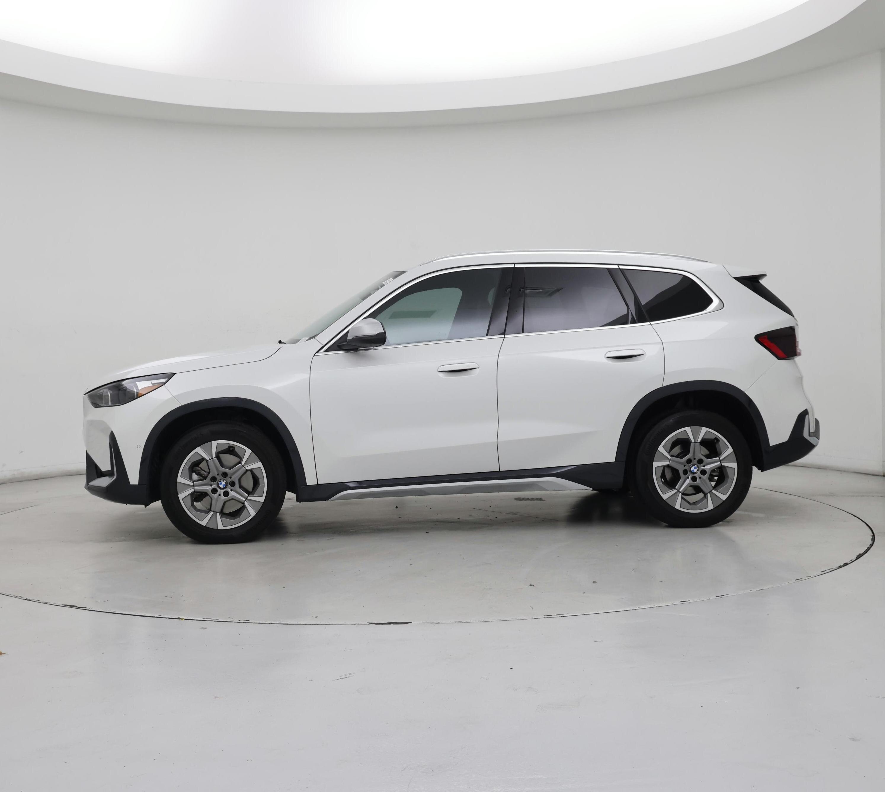 Thumbnail: 2023 BMW X1 - 3