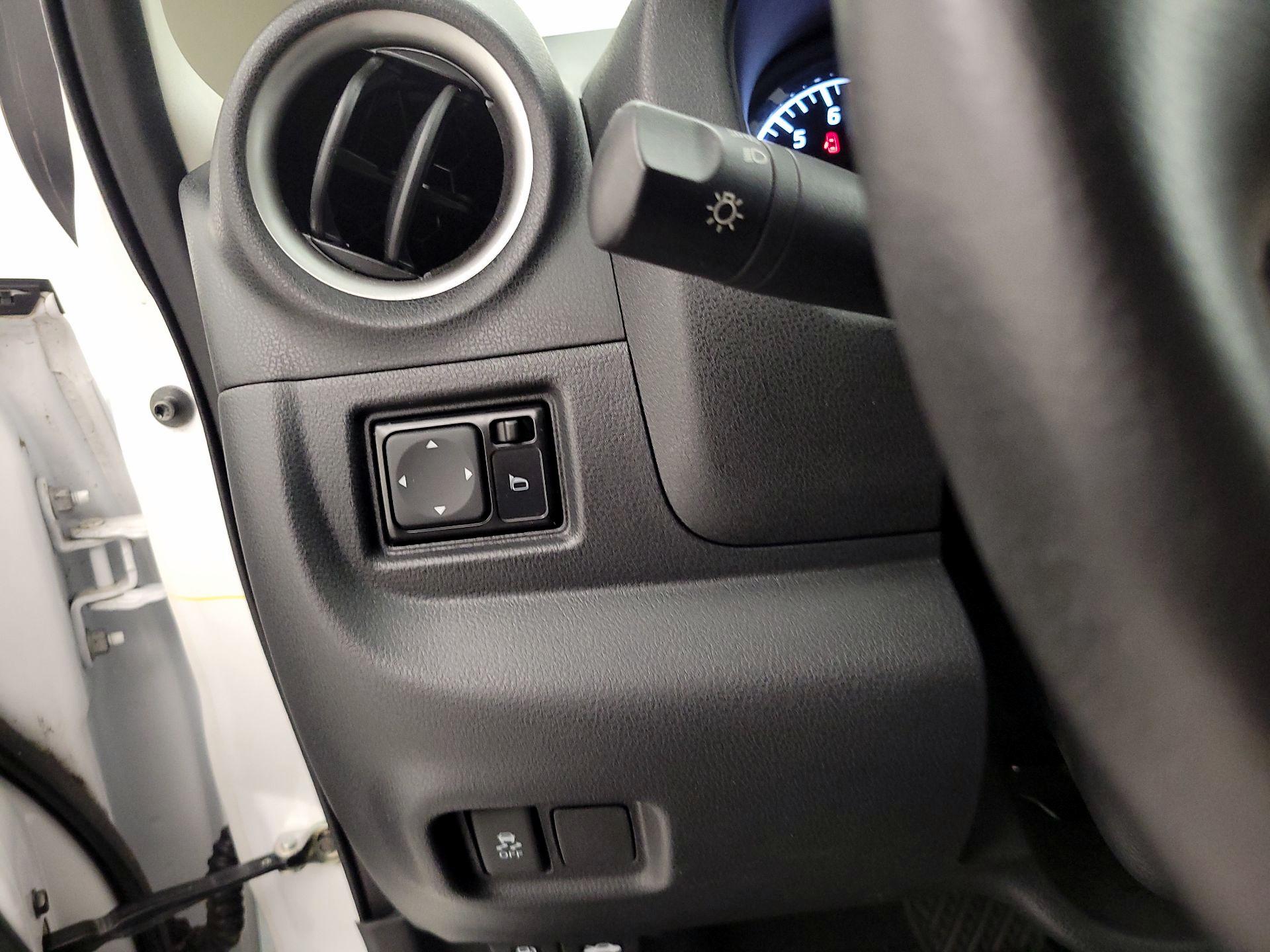 Thumbnail: 2017 Nissan Versa Note - 13