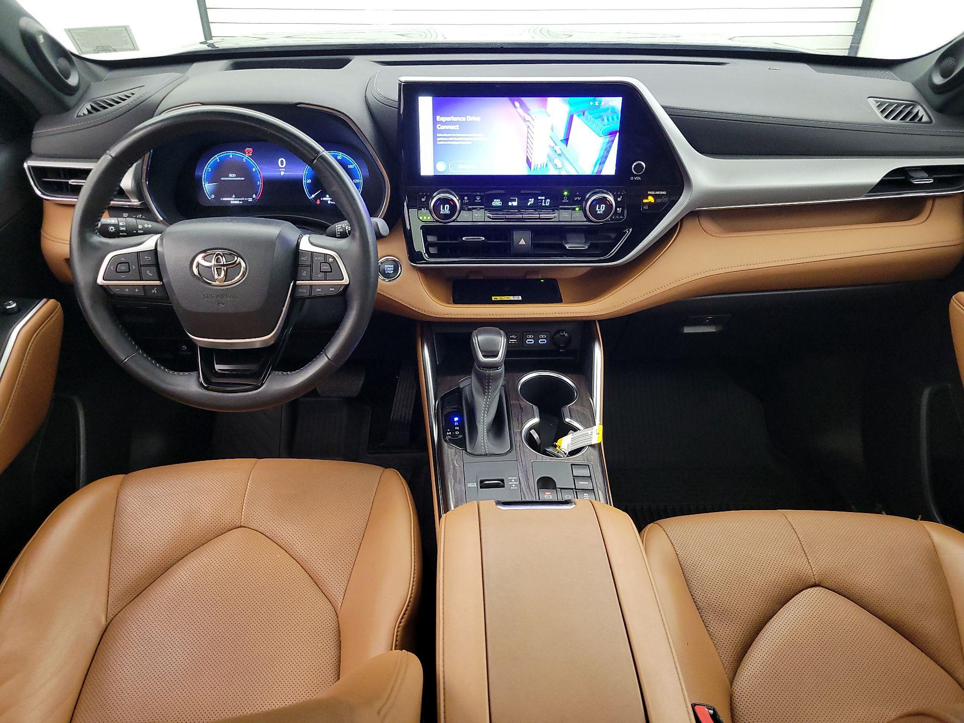 Thumbnail: 2023 Toyota Highlander - 9