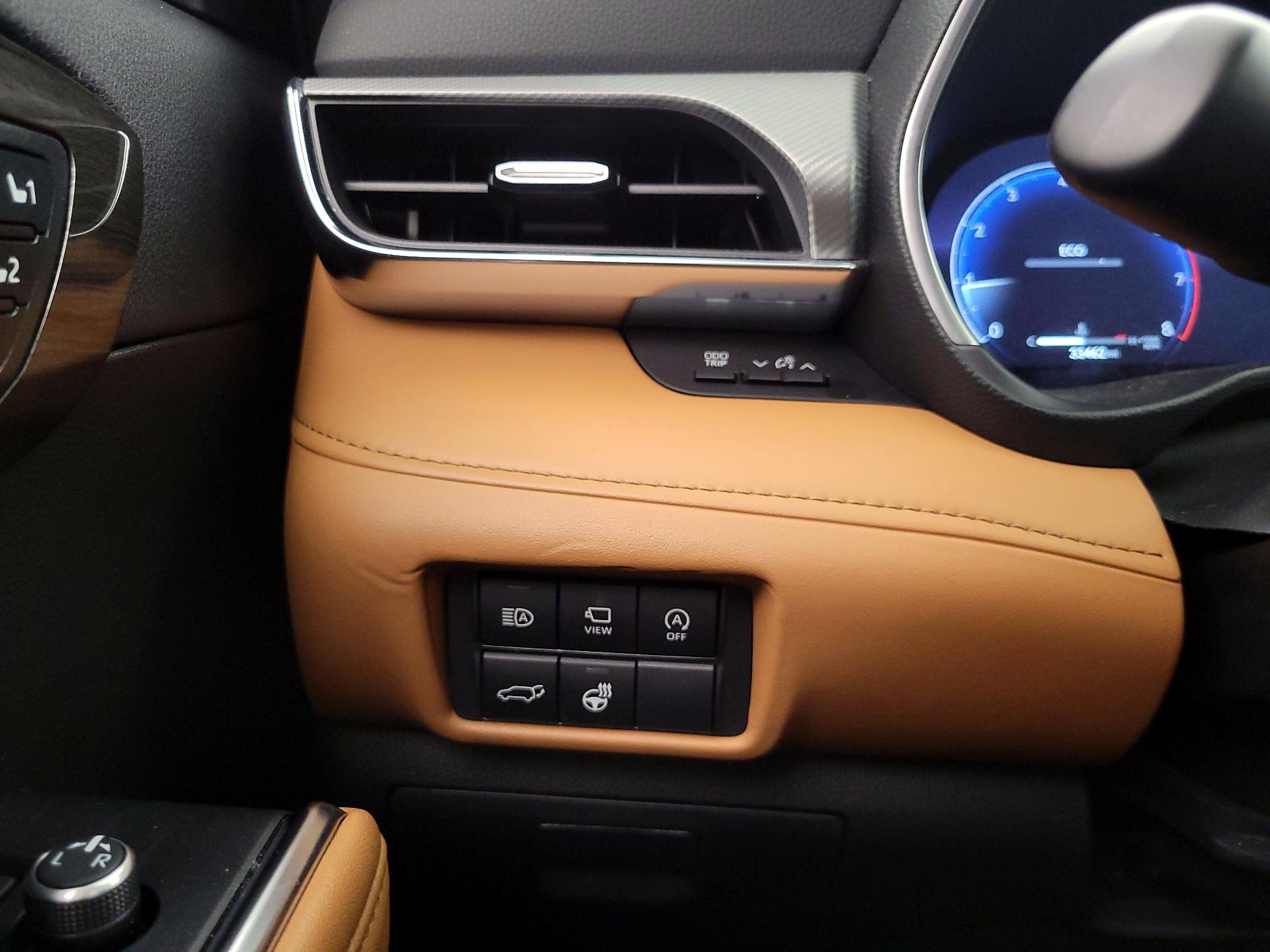 Thumbnail: 2023 Toyota Highlander - 13