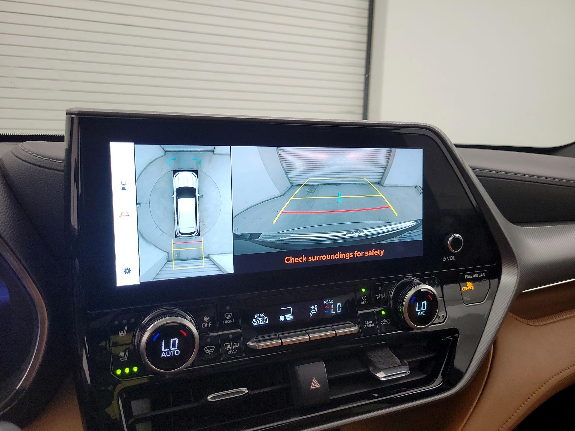 Thumbnail: 2023 Toyota Highlander - 14