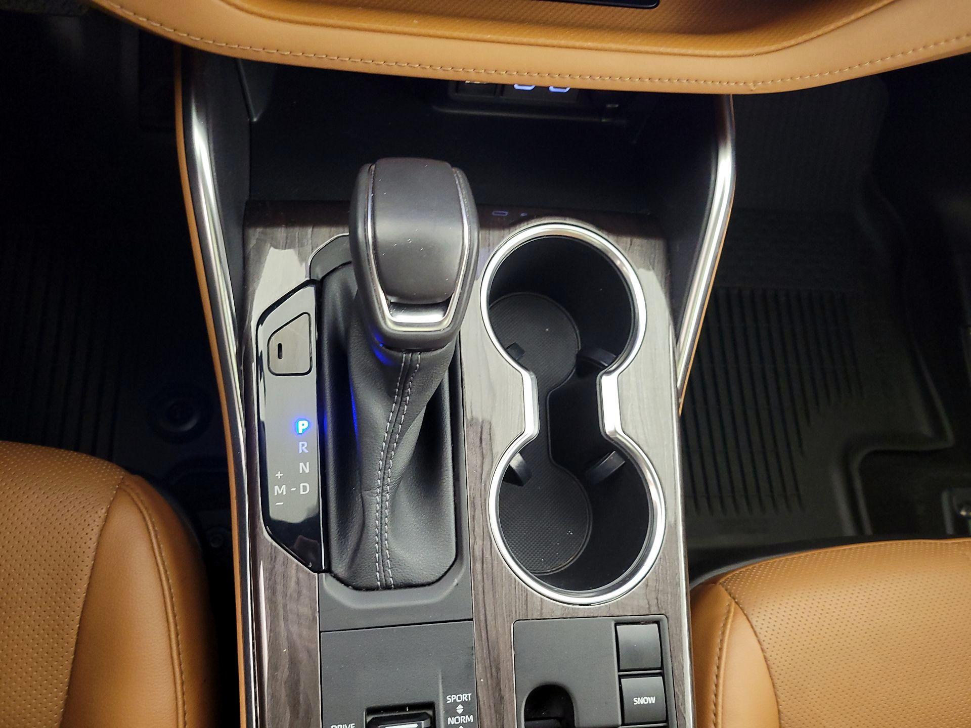 Thumbnail: 2023 Toyota Highlander - 17