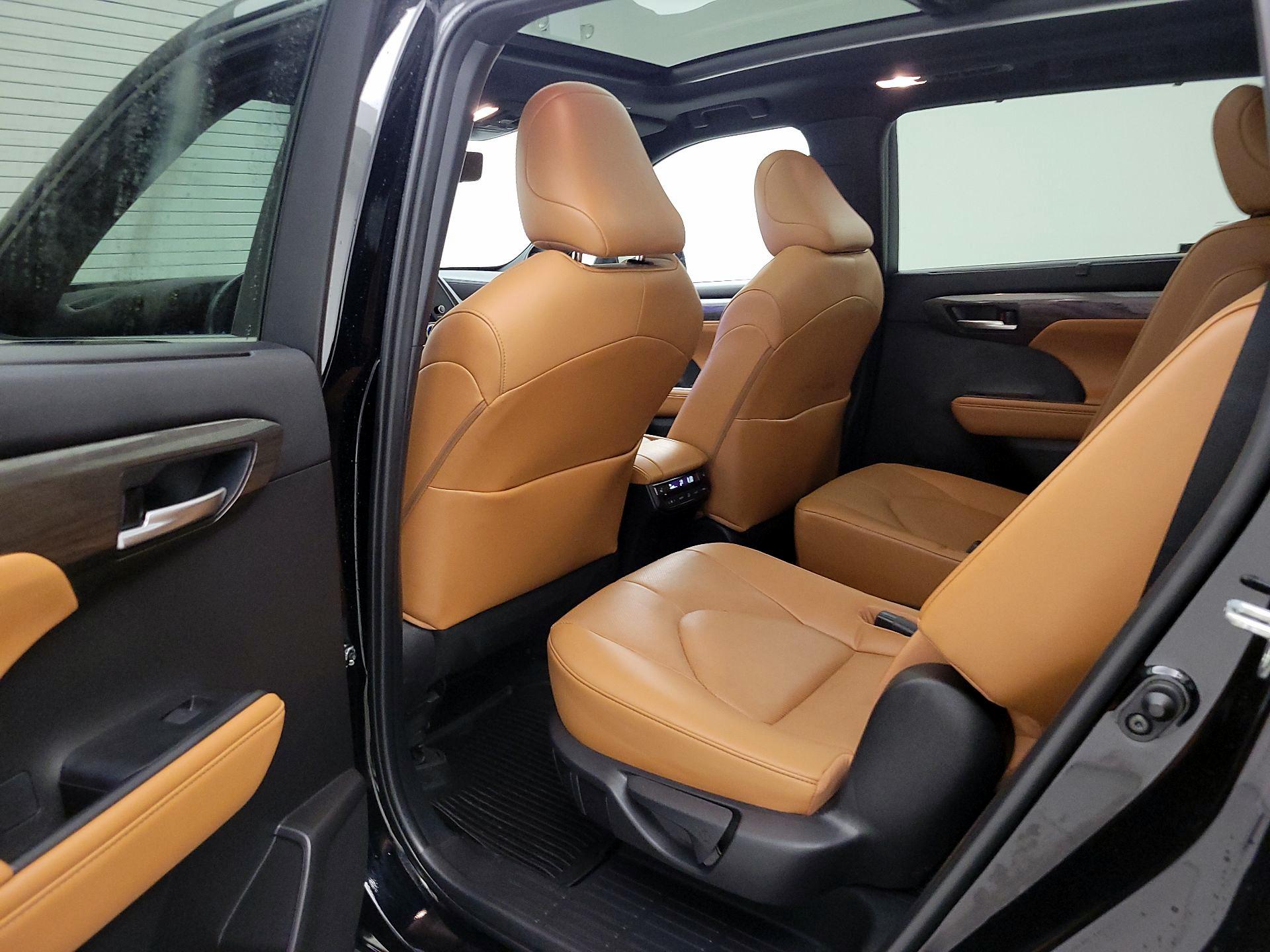 Thumbnail: 2023 Toyota Highlander - 20