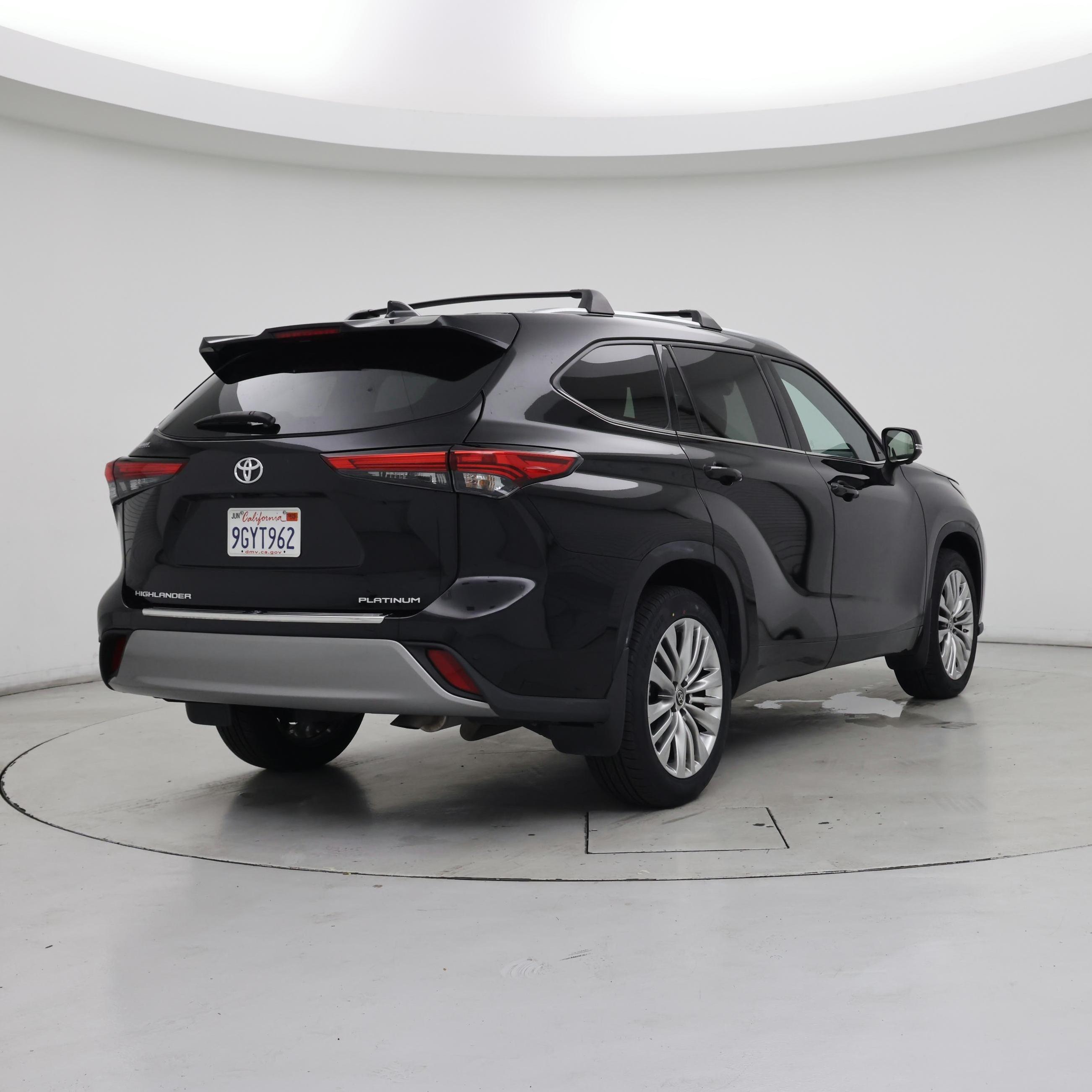 Thumbnail: 2023 Toyota Highlander - 8