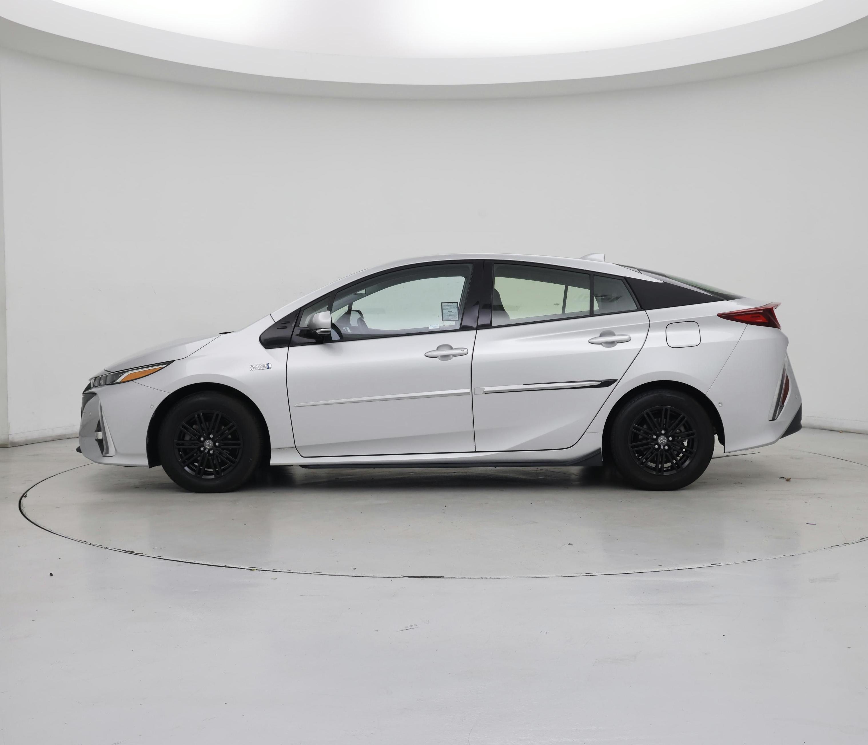 Thumbnail: 2017 Toyota Prius Prime - 3