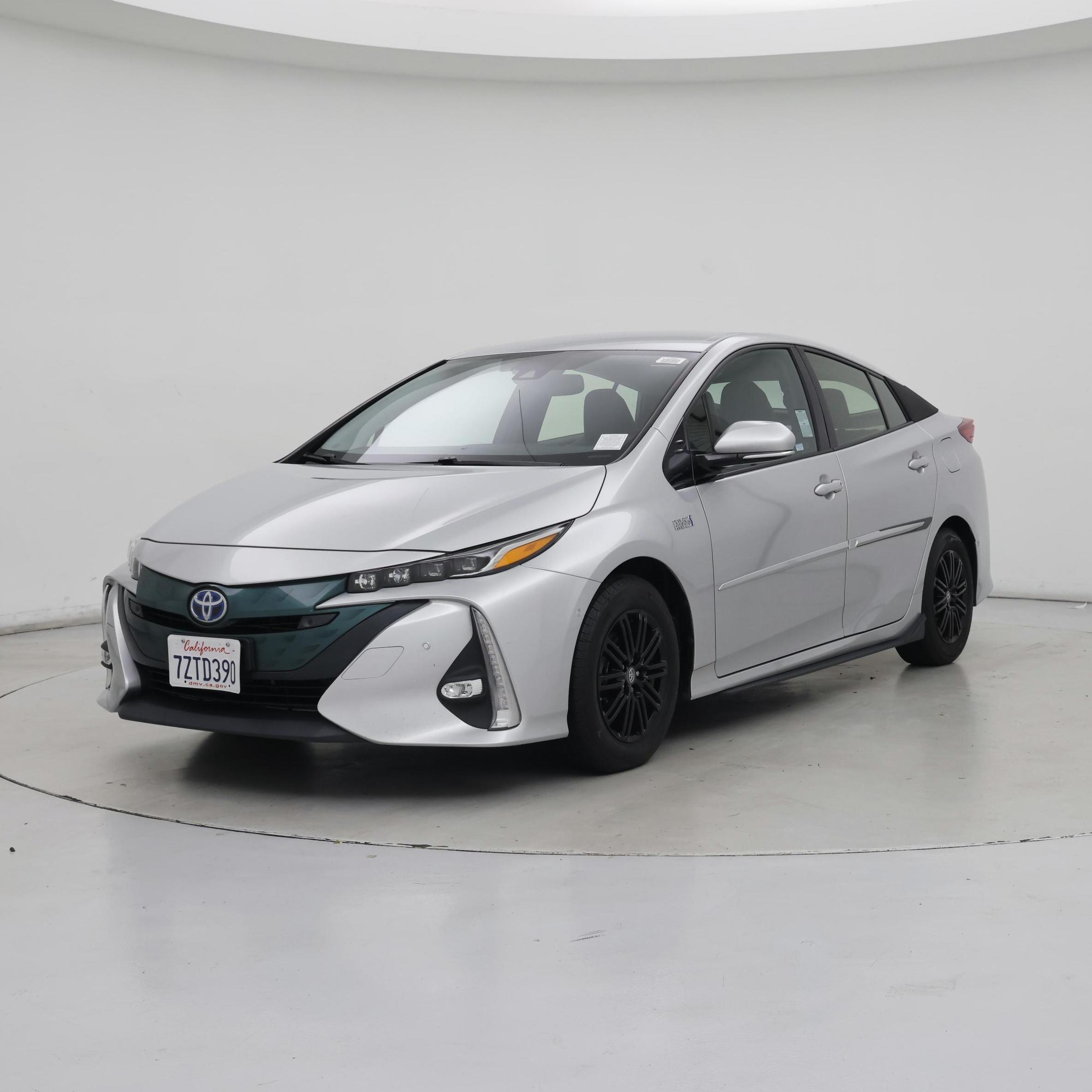 Thumbnail: 2017 Toyota Prius Prime - 4
