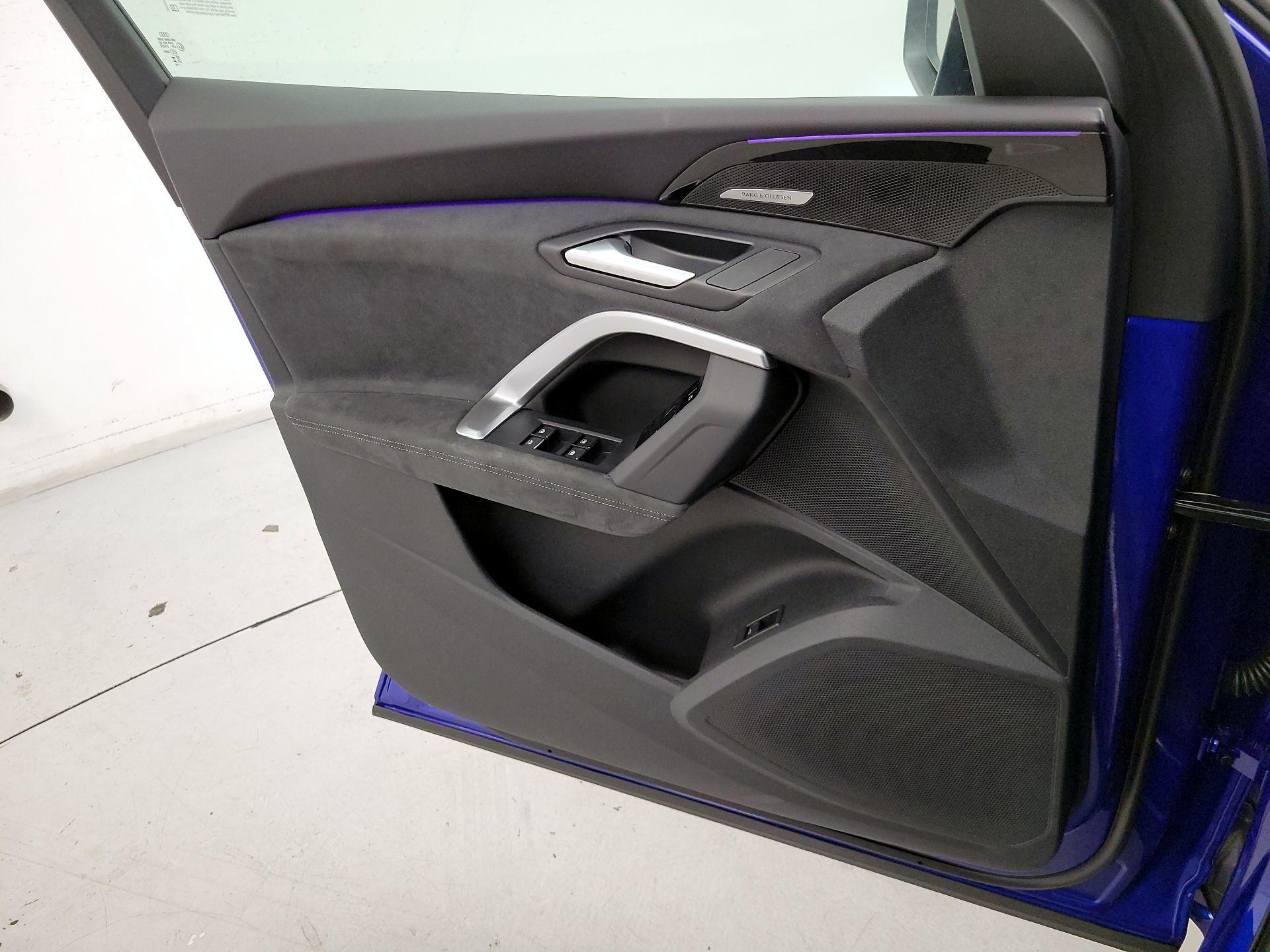 Thumbnail: 2025 Audi SQ5 - 12