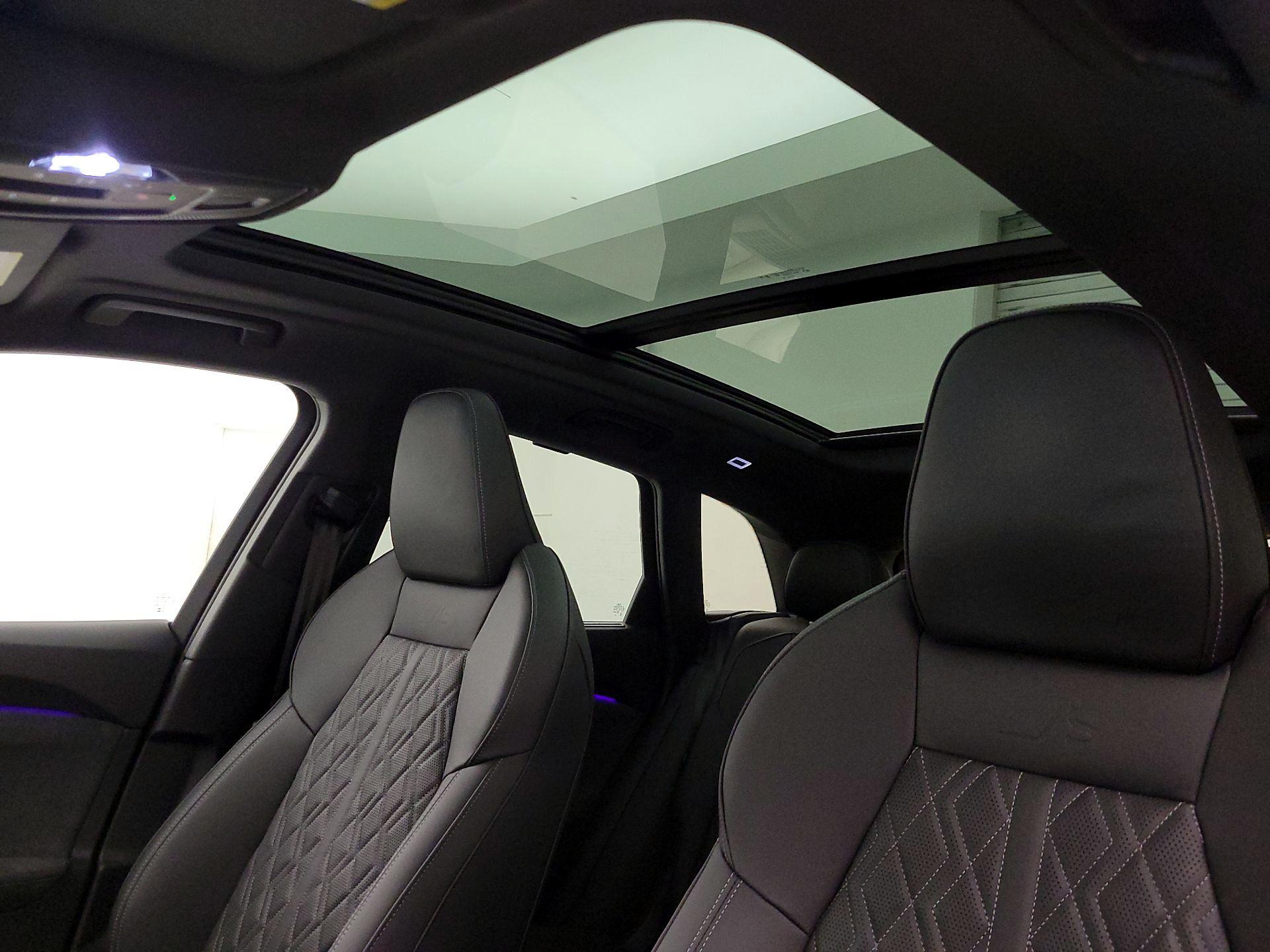 Thumbnail: 2025 Audi SQ5 - 18