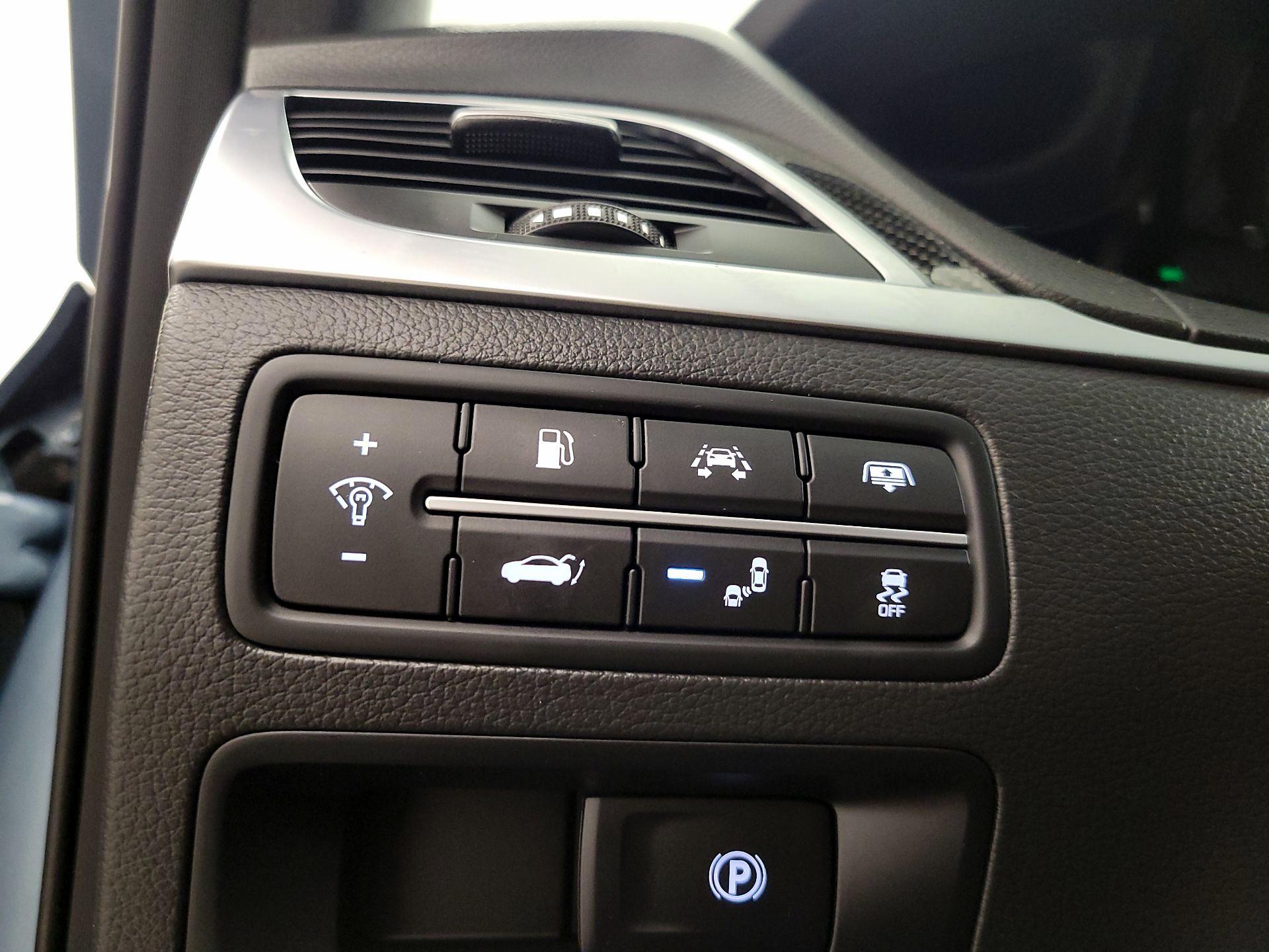 Thumbnail: 2018 Genesis G80 - 13