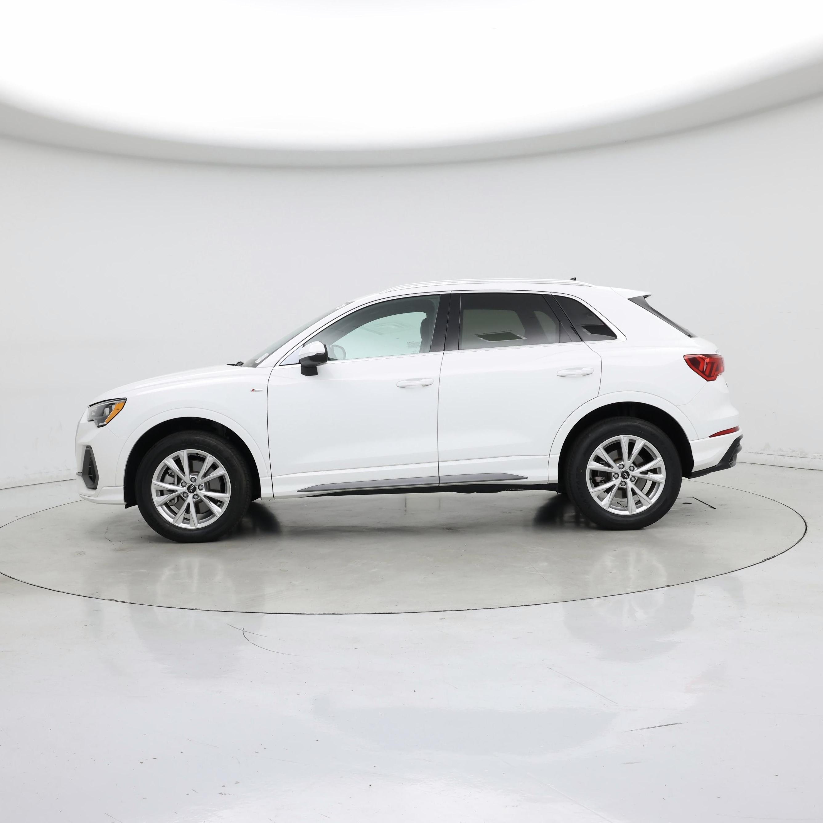 Thumbnail: 2022 Audi Q3 - 3