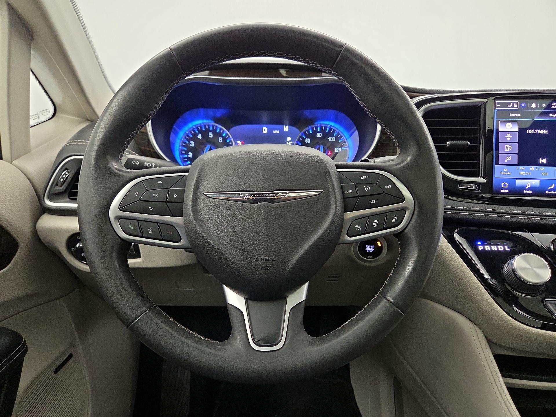 Thumbnail: 2022 Chrysler Pacifica - 10