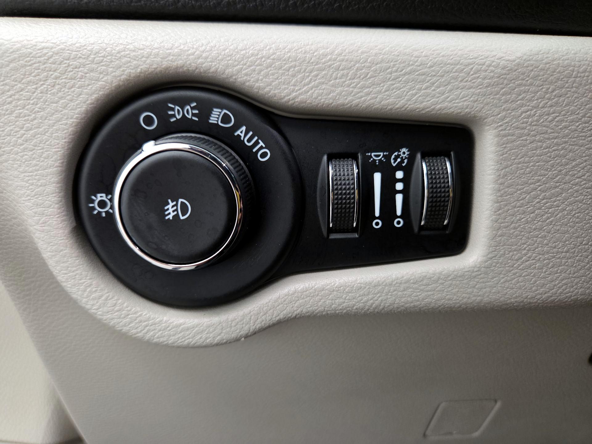 Thumbnail: 2022 Chrysler Pacifica - 13