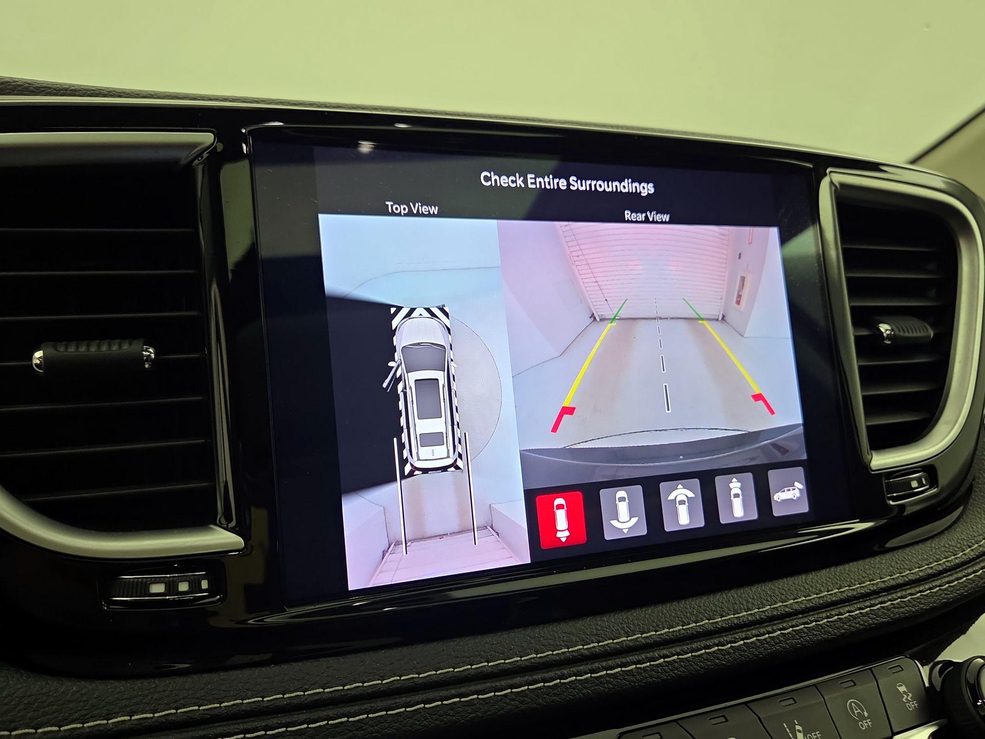 Thumbnail: 2022 Chrysler Pacifica - 15