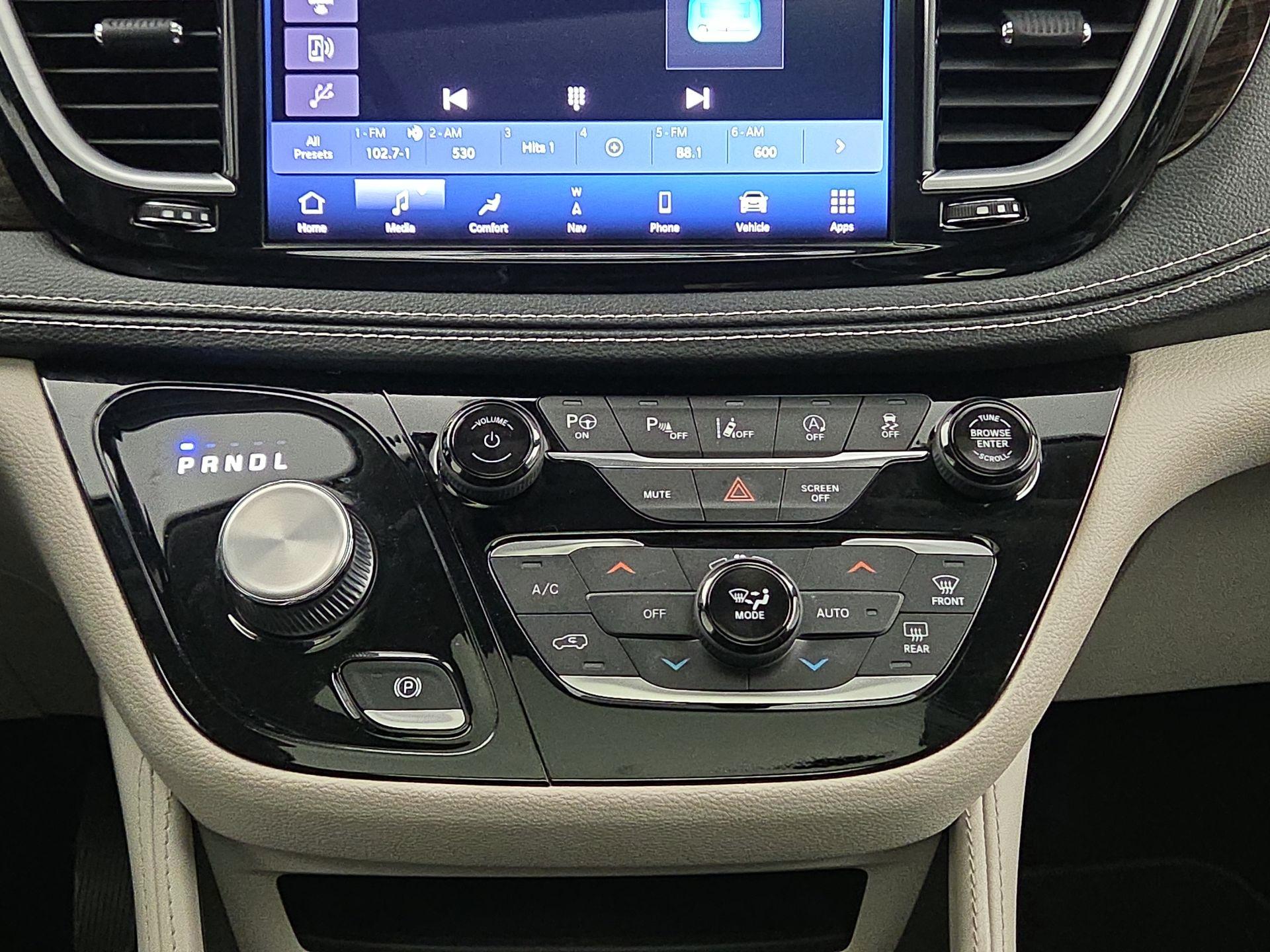 Thumbnail: 2022 Chrysler Pacifica - 17